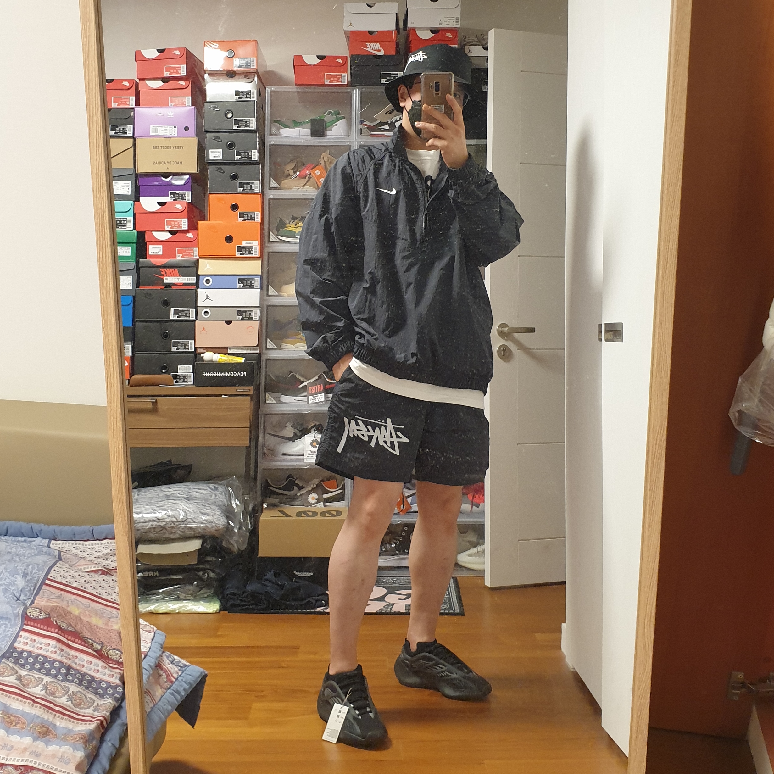 Nike x Stussy Windrunner Jacket Off Noir, Nike x Stussy Water Shorts Off Noir 착용 스타일 - 1