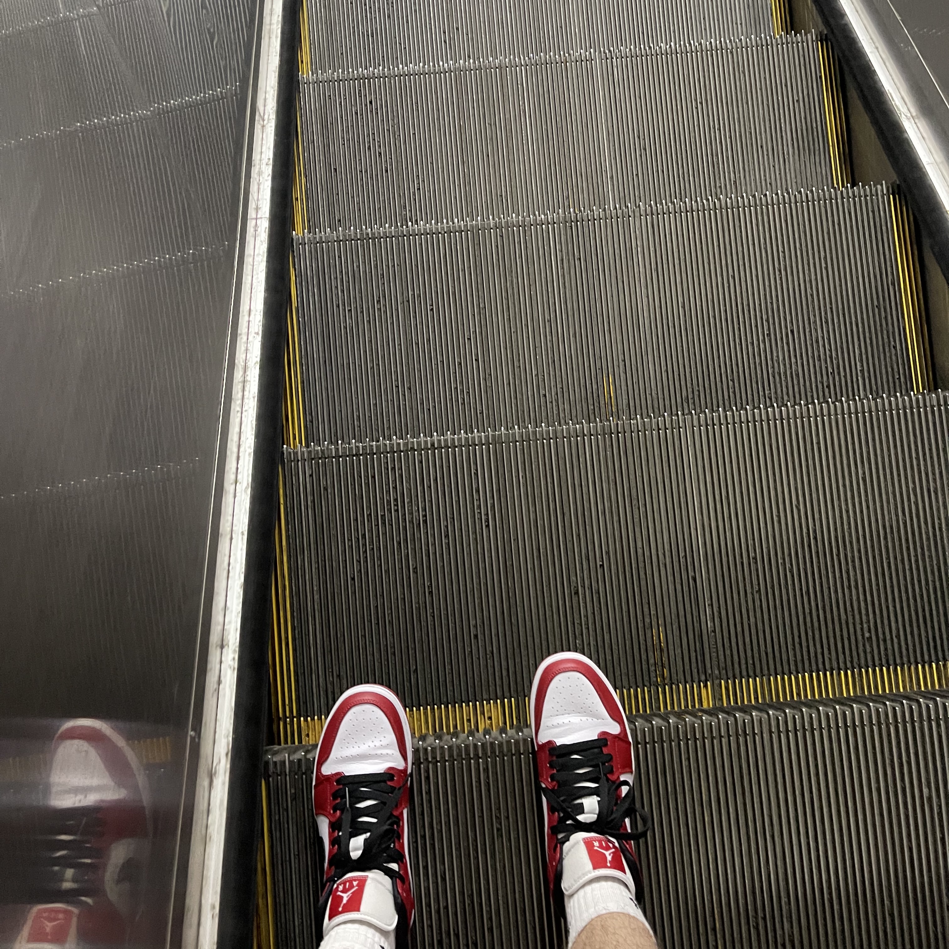 Jordan 1 Mid Chicago 2020 착용 스타일 - 1