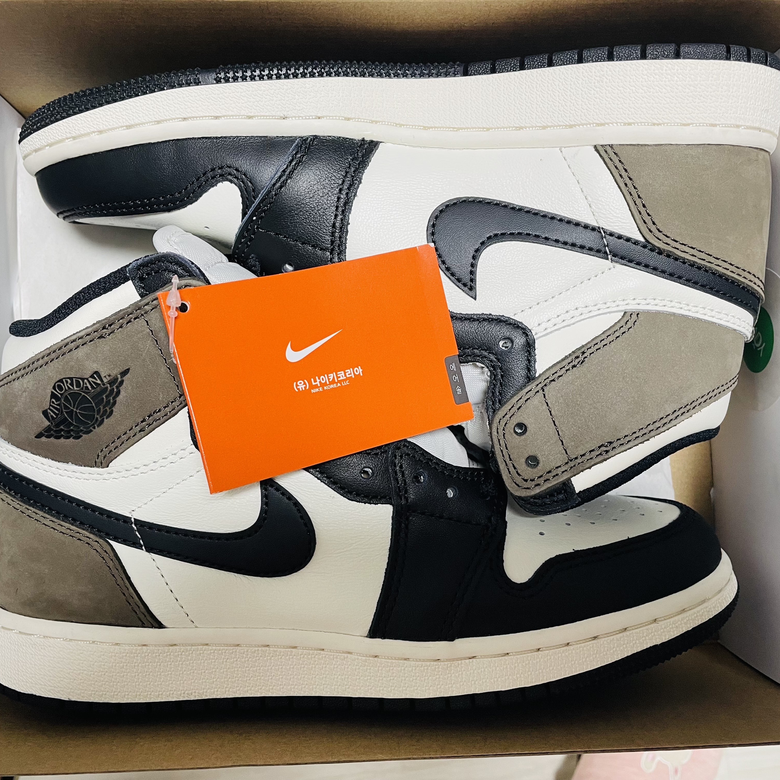 Jordan 1 Retro High OG Black Mocha, (GS) Jordan 1 Retro High OG Black Mocha 착용 스타일