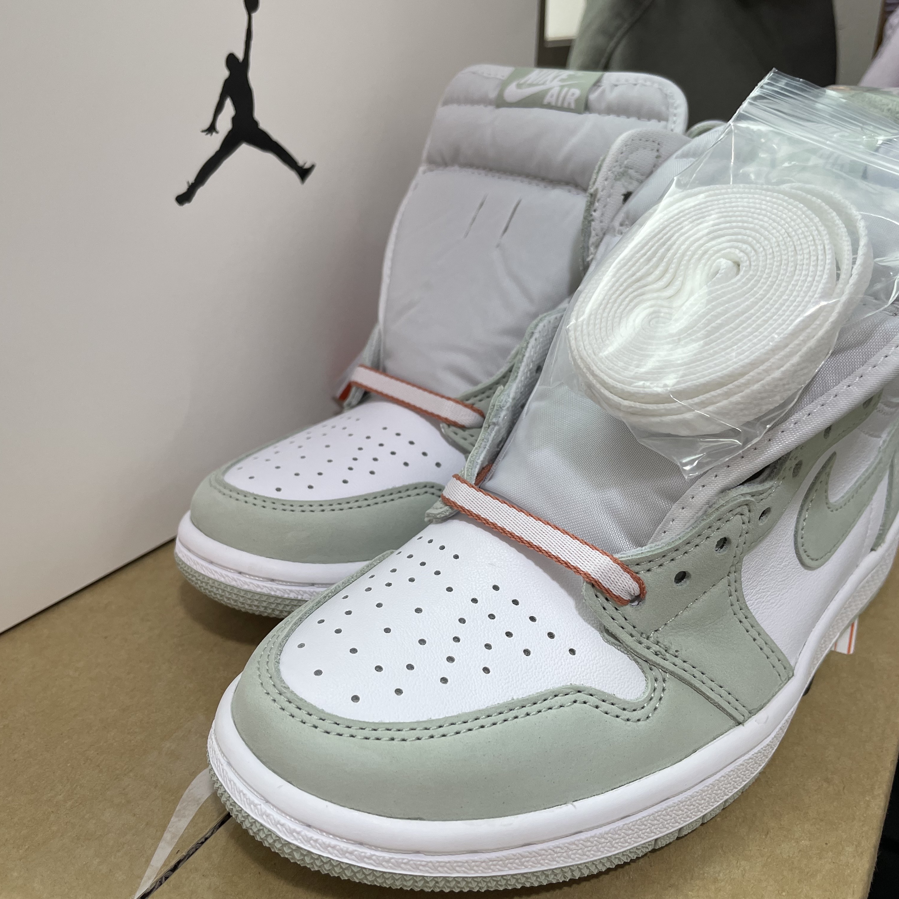 (W) Jordan 1 Retro High OG Seafoam 착용 스타일 - 4