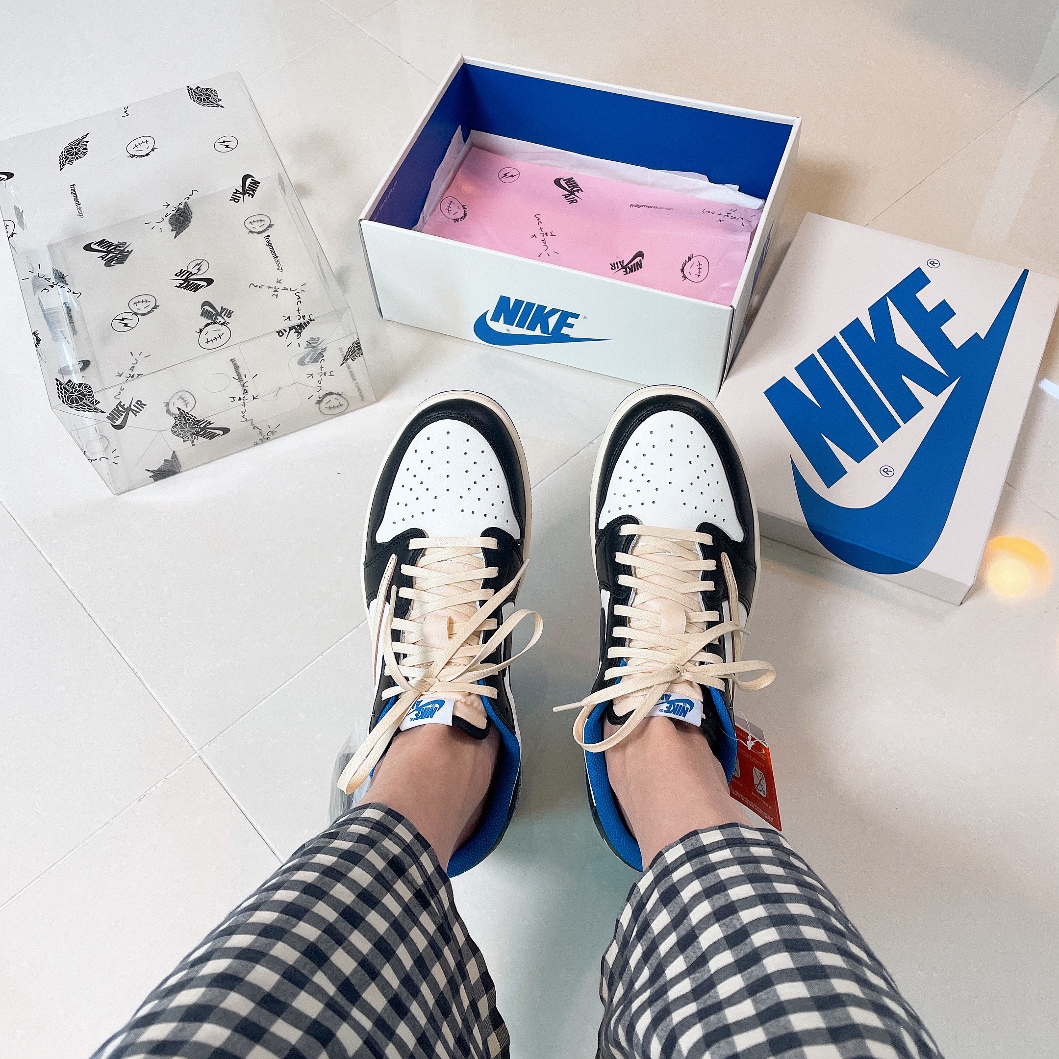 Jordan 1 x Travis Scott x Fragment Retro Low OG SP Military Blue 착용 스타일 - 1