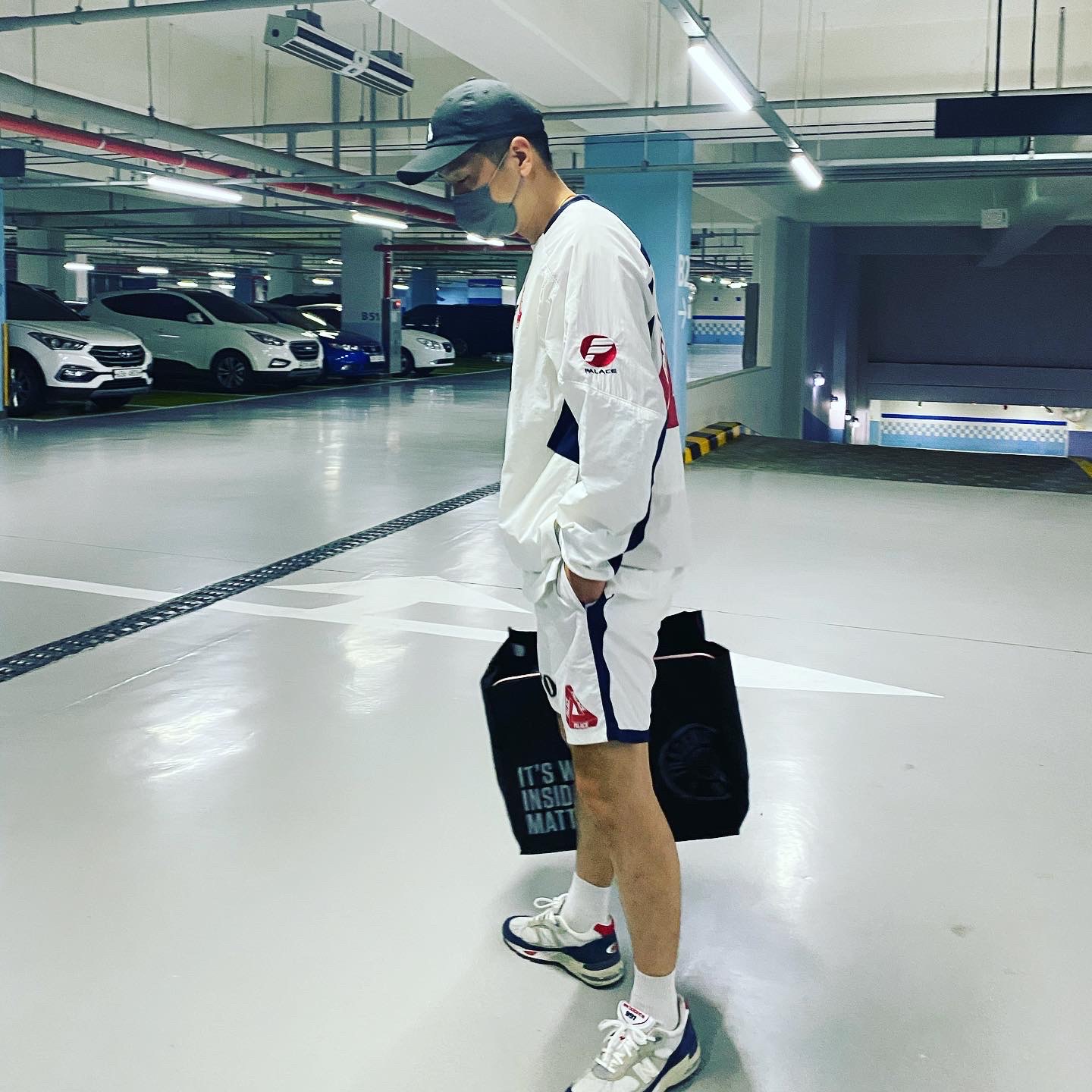 Palace Sports Shell Crew White - 21SS, Palace Sports Shell Shorts White - 21SS 착용 스타일 - 2