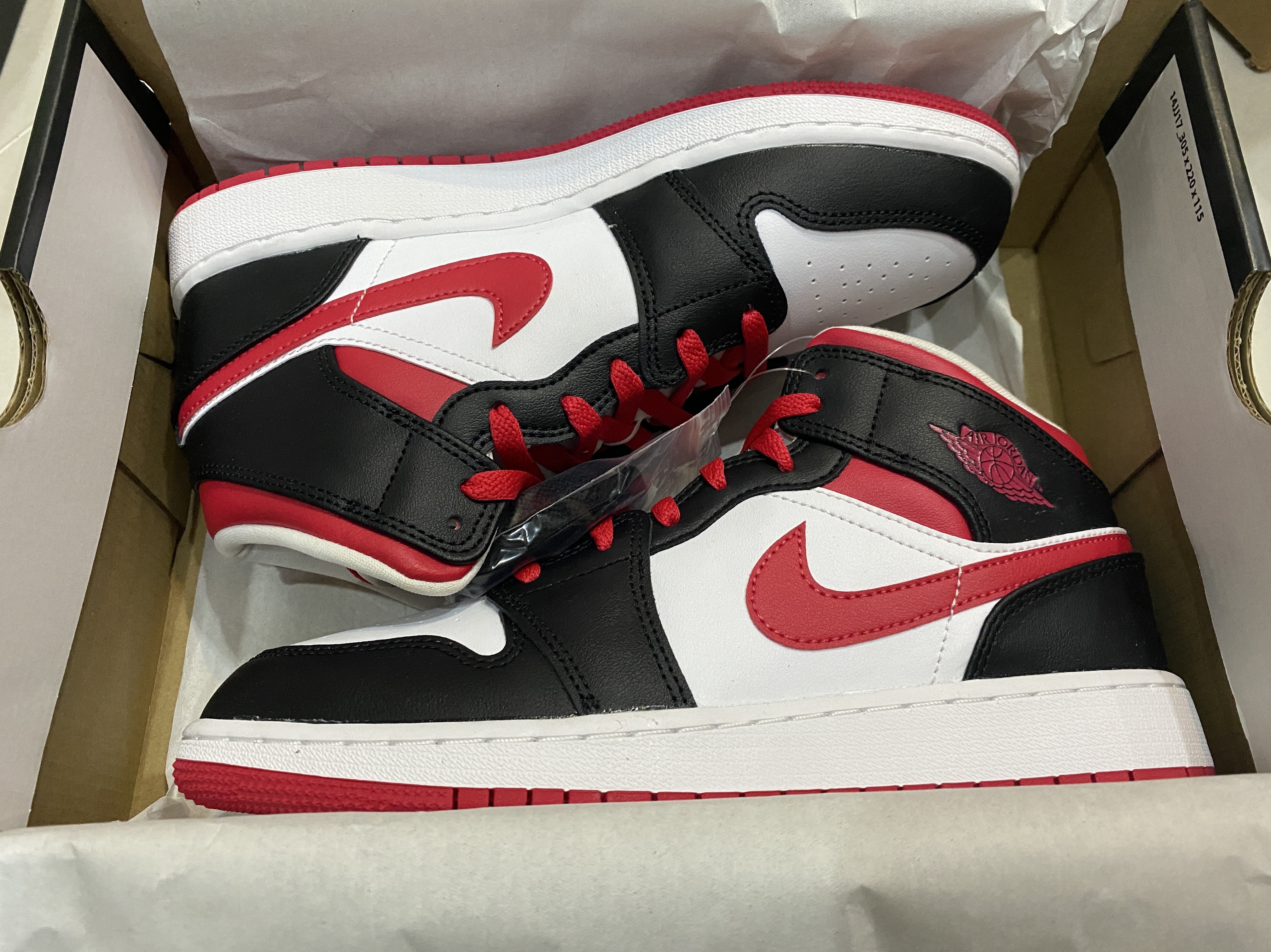 (GS) Jordan 1 Mid Very Berry  착용 스타일