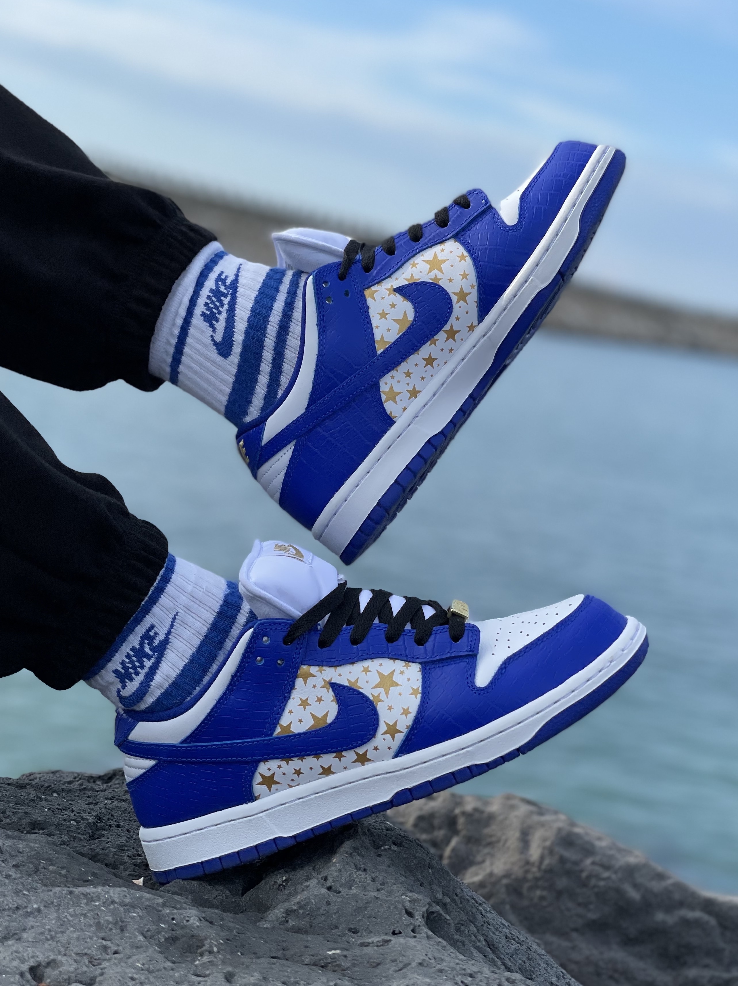 Nike x Supreme SB Dunk Low Hyper Blue 착용 스타일