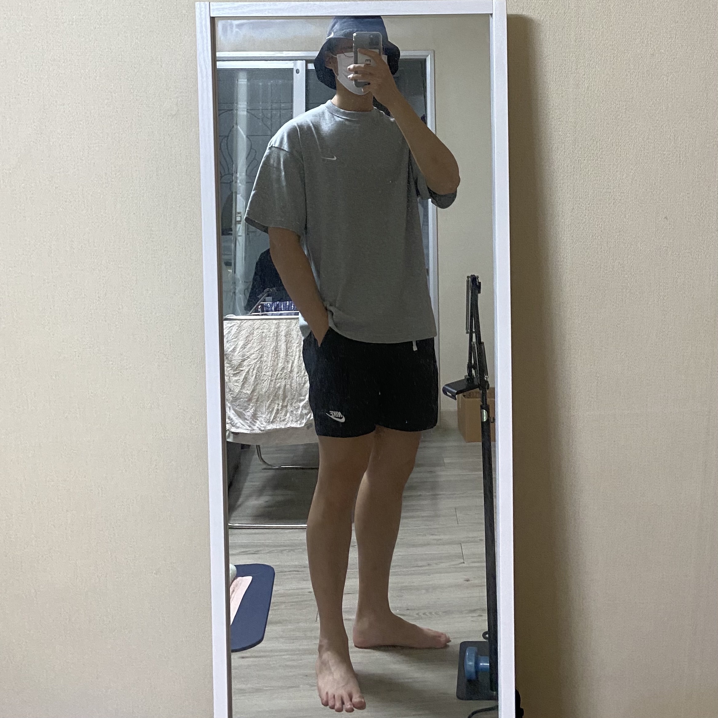 Nike NRG Solo Swoosh T-Shirt Dark Grey Heather - US/EU, Nike NRG Bucket Hat Black 착용 스타일