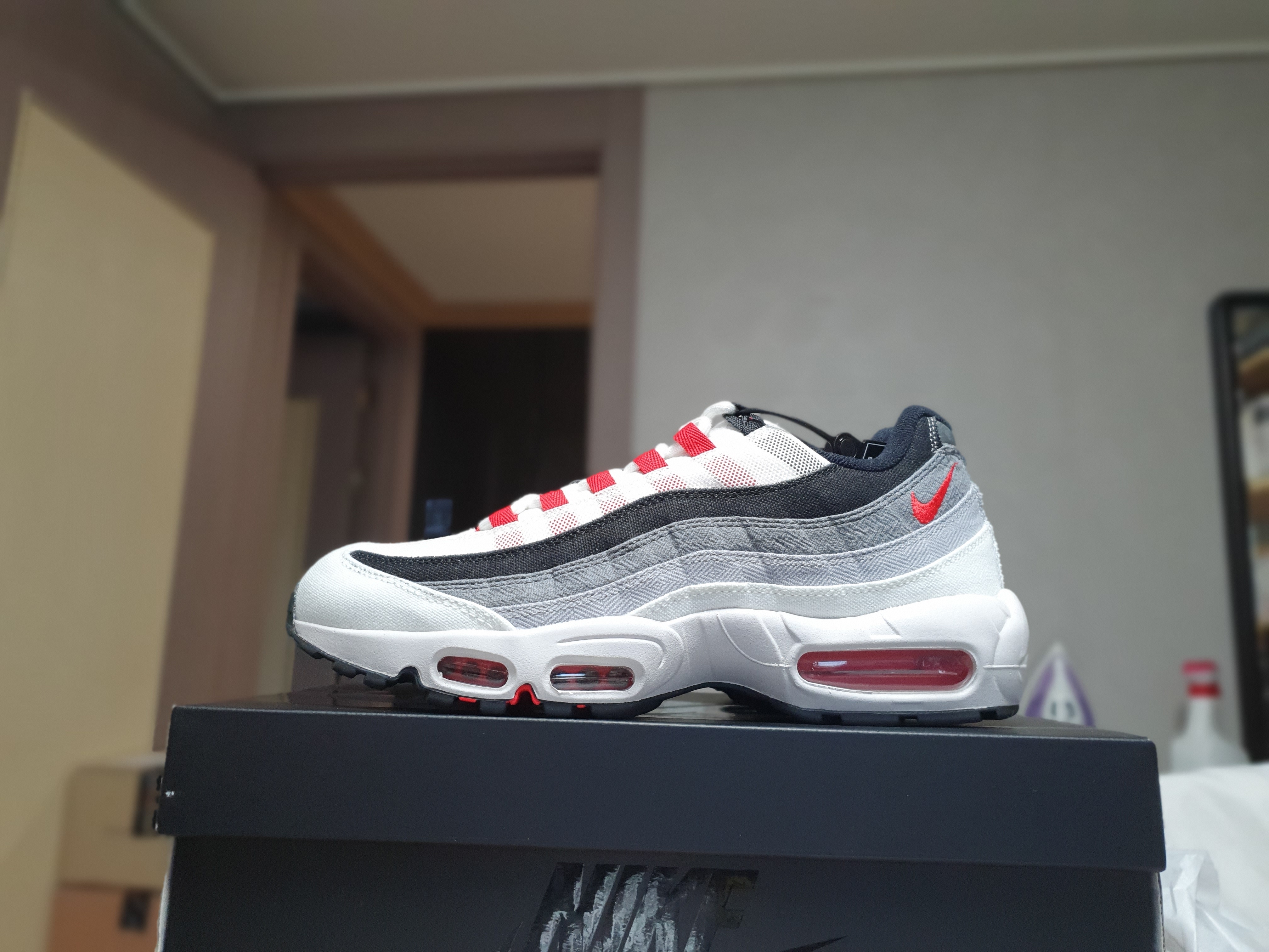 Nike Air Max 95 QS Smoke Grey 착용 스타일 - 2