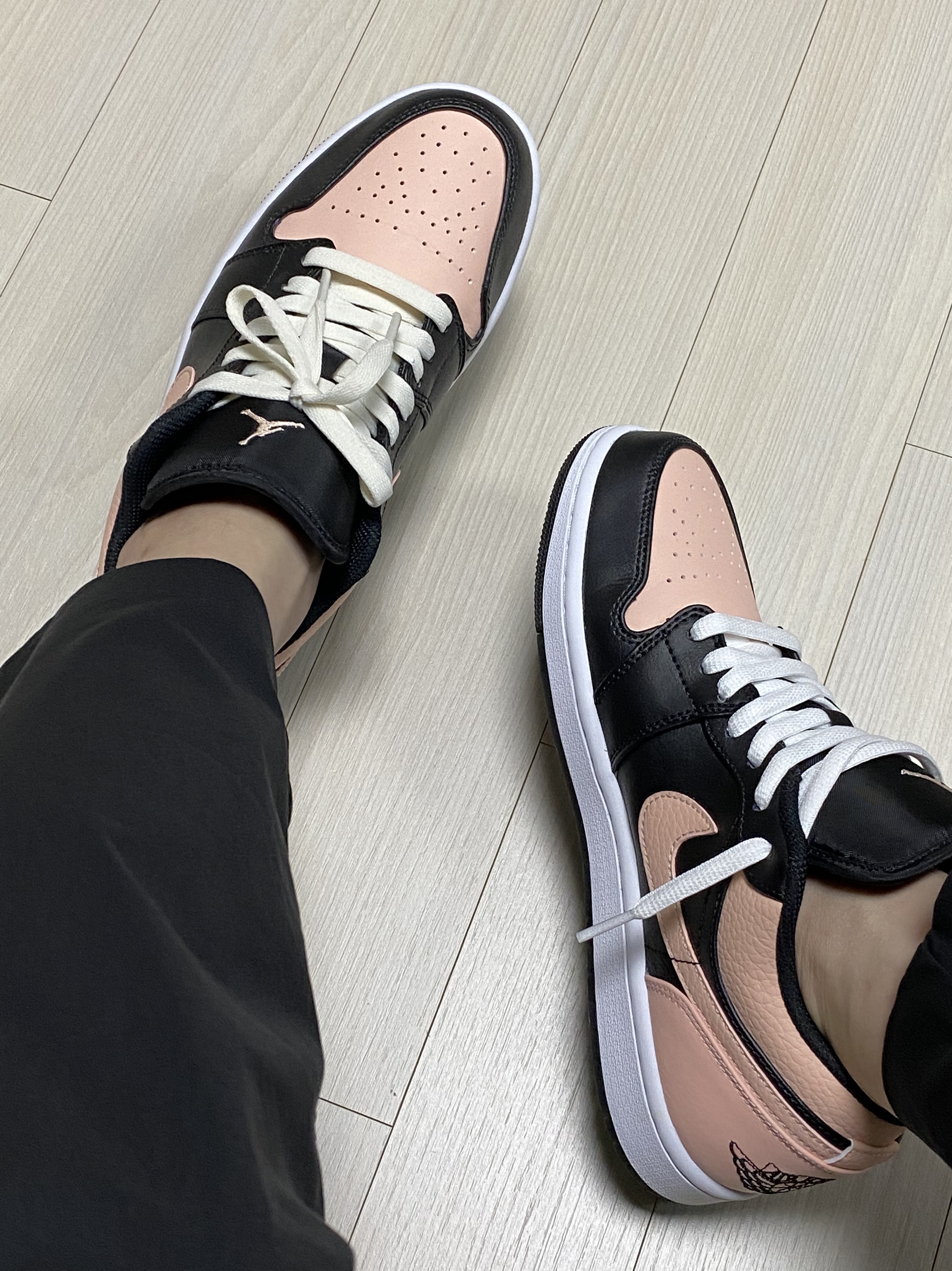 Jordan 1 Low Crimson Tint 착용 스타일 - 1