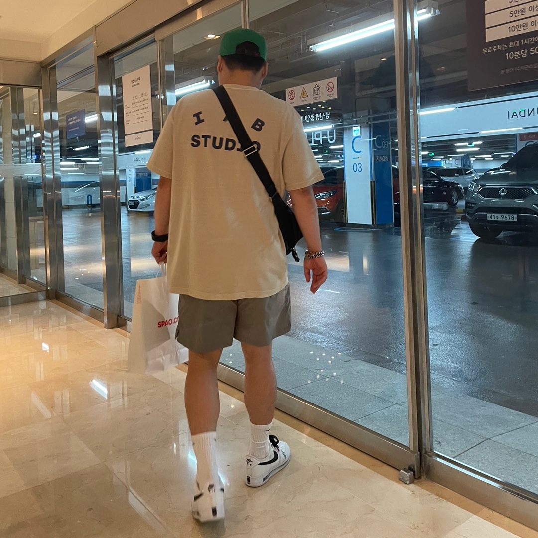Nike x Peaceminusone Air Force 1 Low Para-Noise 2.0, IAB Studio Pigment T-Shirt Oatmeal 착용 스타일