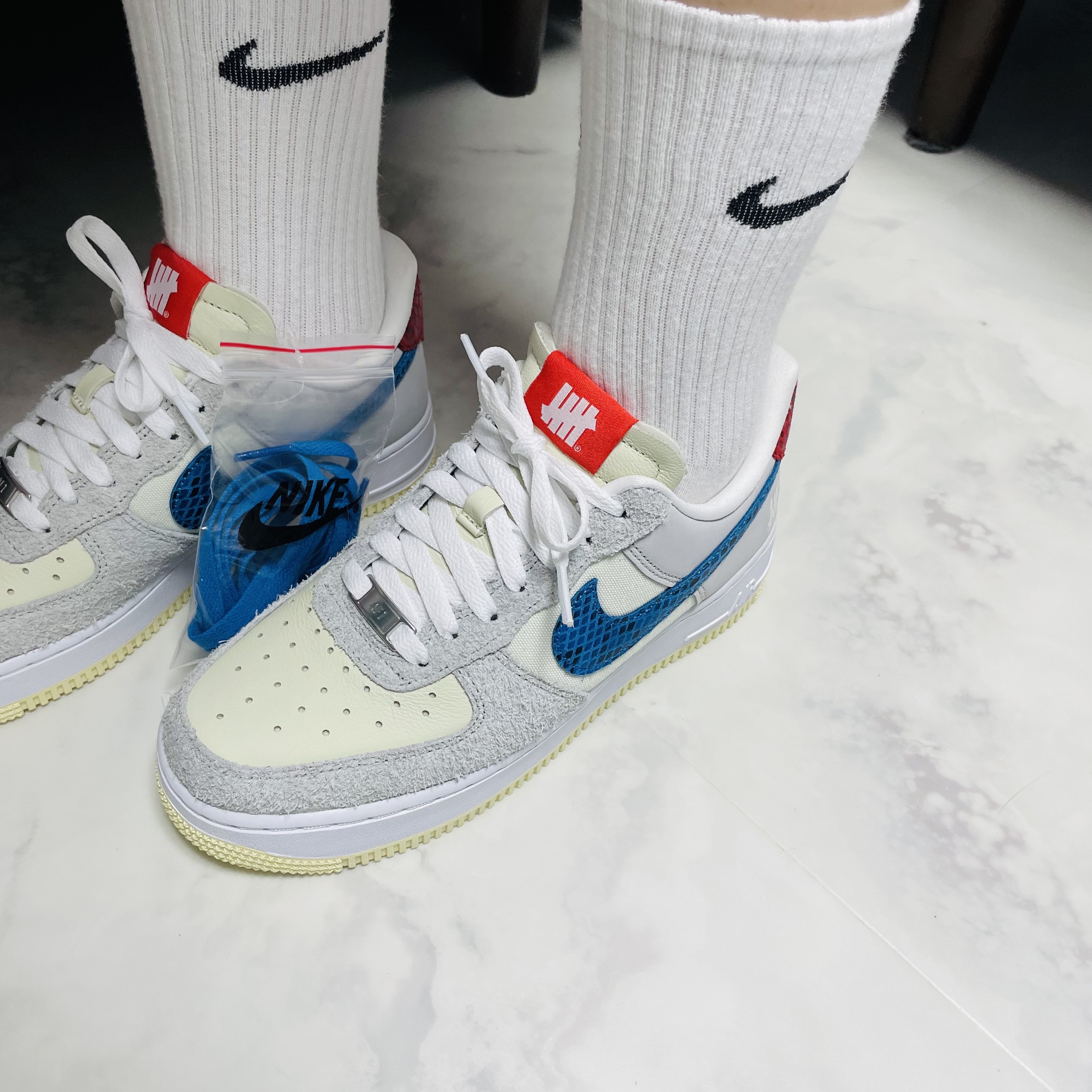 Nike x Undefeated Air Force 1 Low SP 5 On It 착용 스타일 - 1