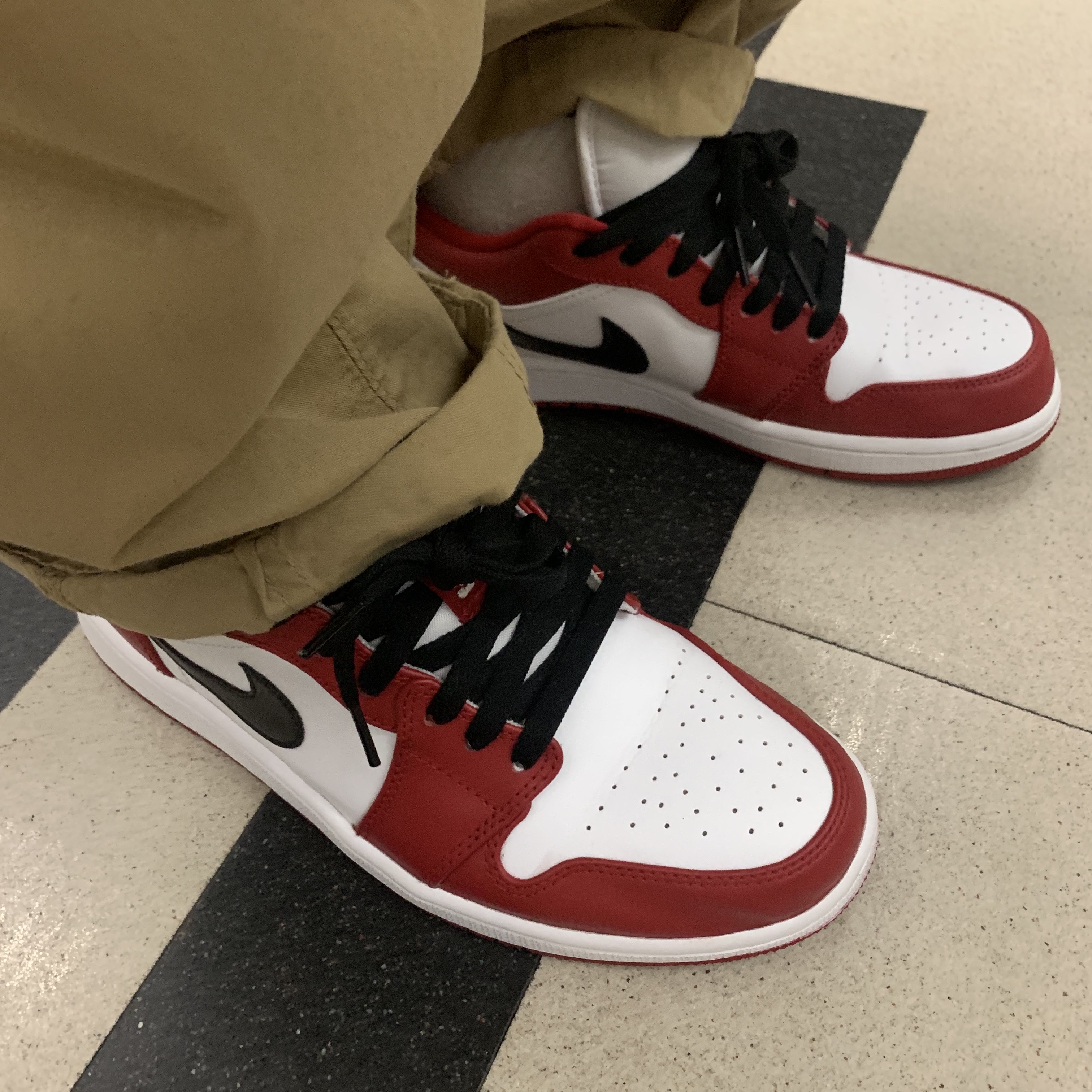 Jordan 1 Low Gym Red White 착용 스타일
