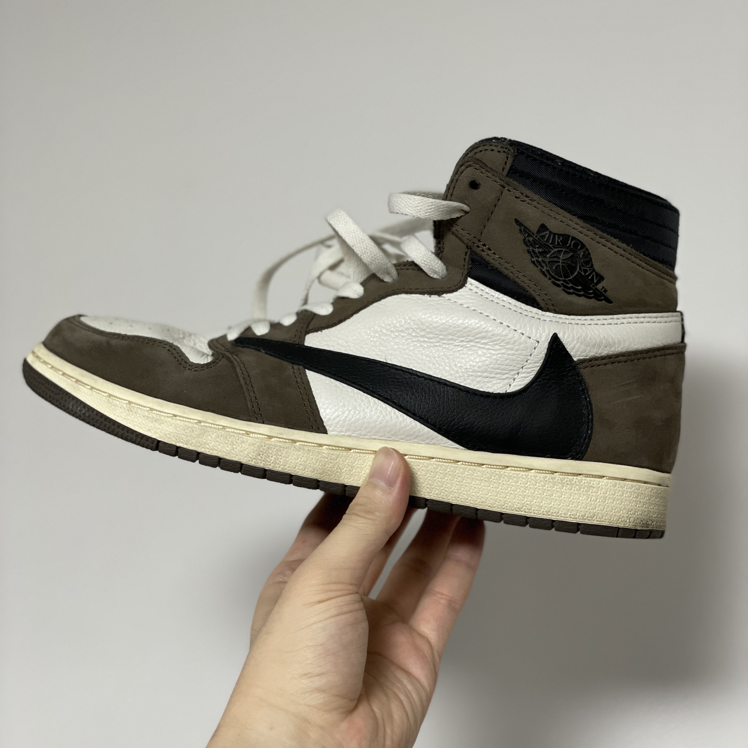 Jordan 1 x Travis Scott Retro High OG SP Mocha 착용 스타일
