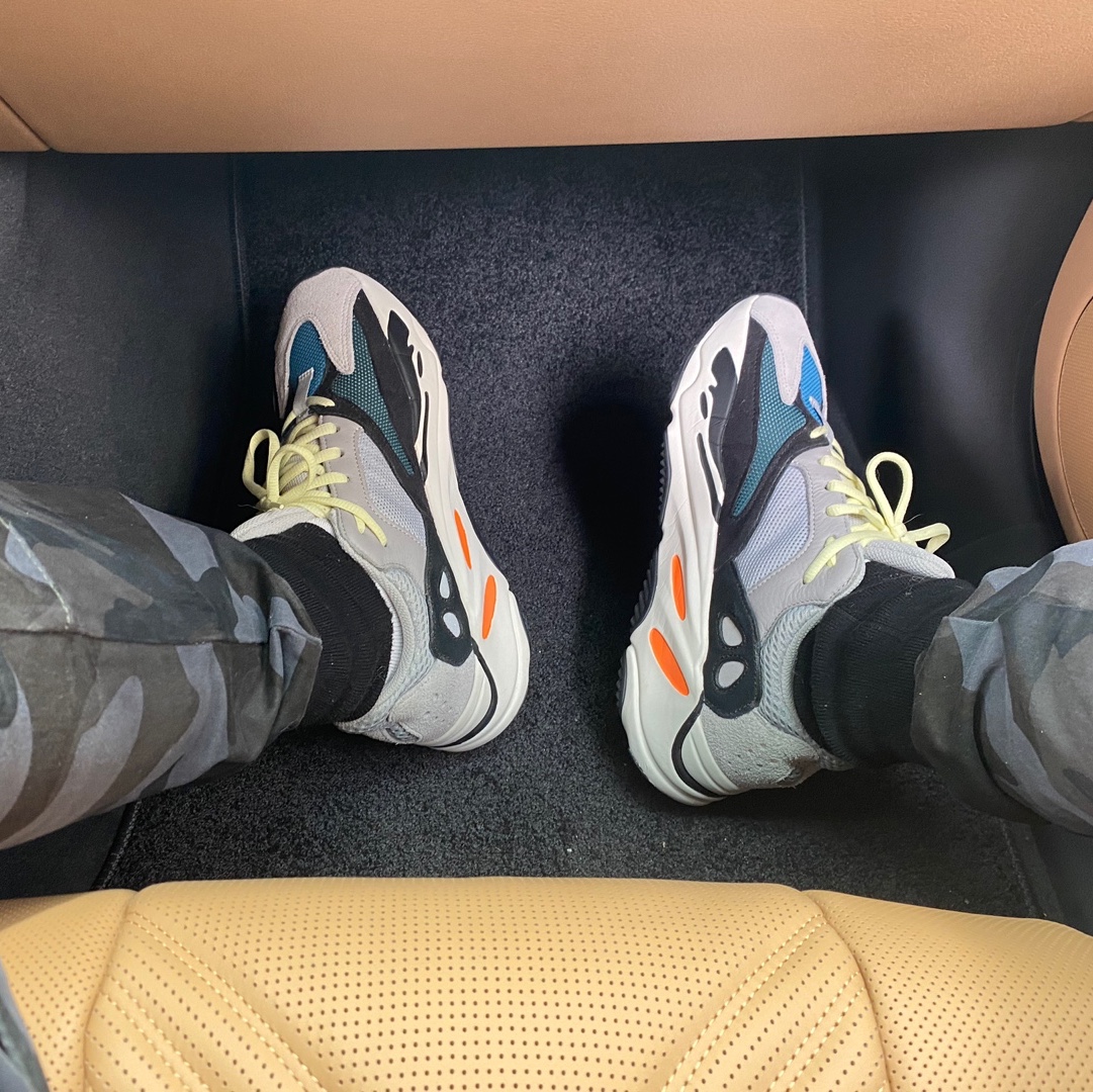 Adidas Yeezy Boost 700 Wave Runner Solid Grey 2017/2019 착용 스타일