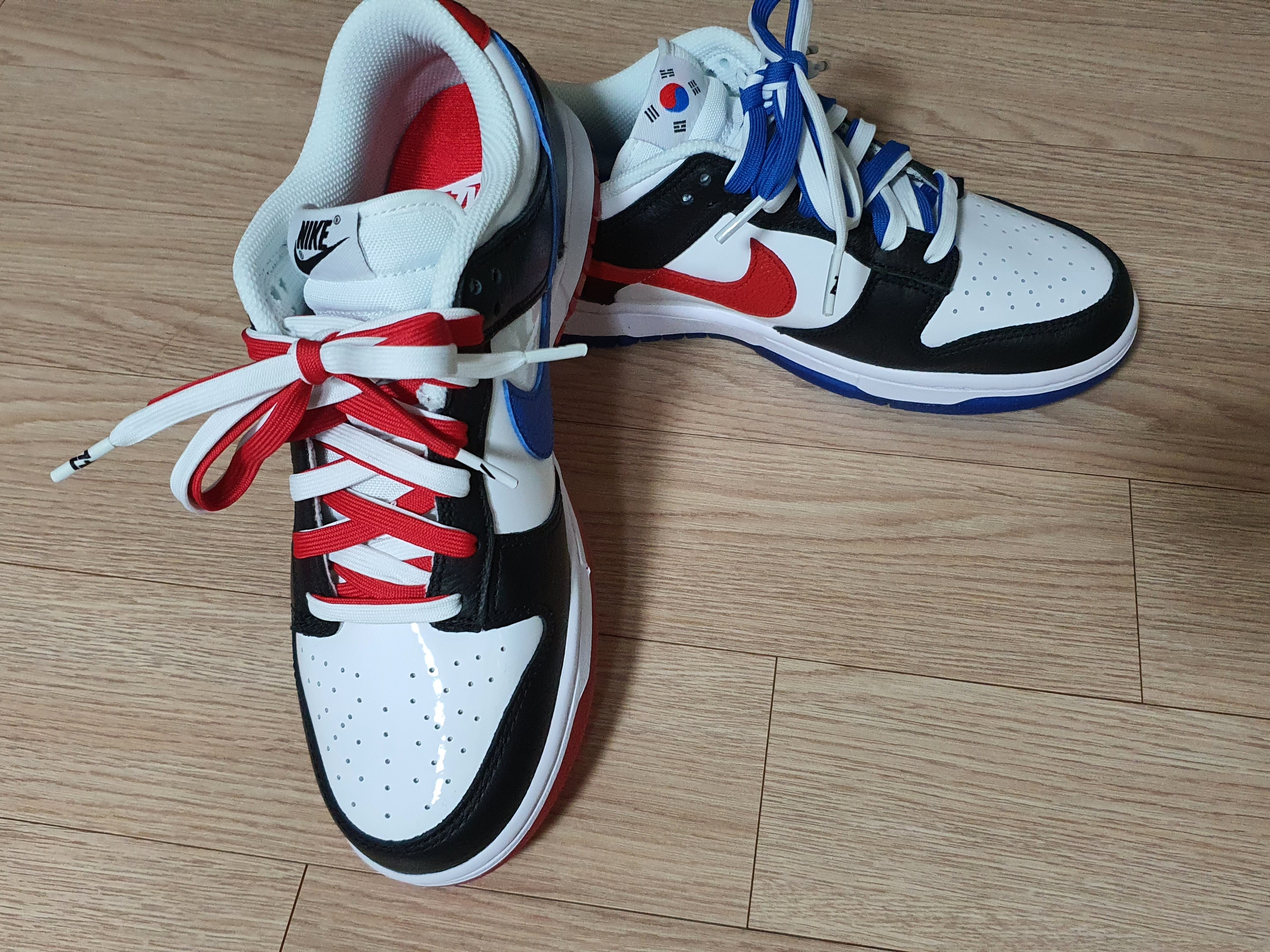 Nike Dunk Low SE Seoul (With Special Gift) 착용 스타일 - 2