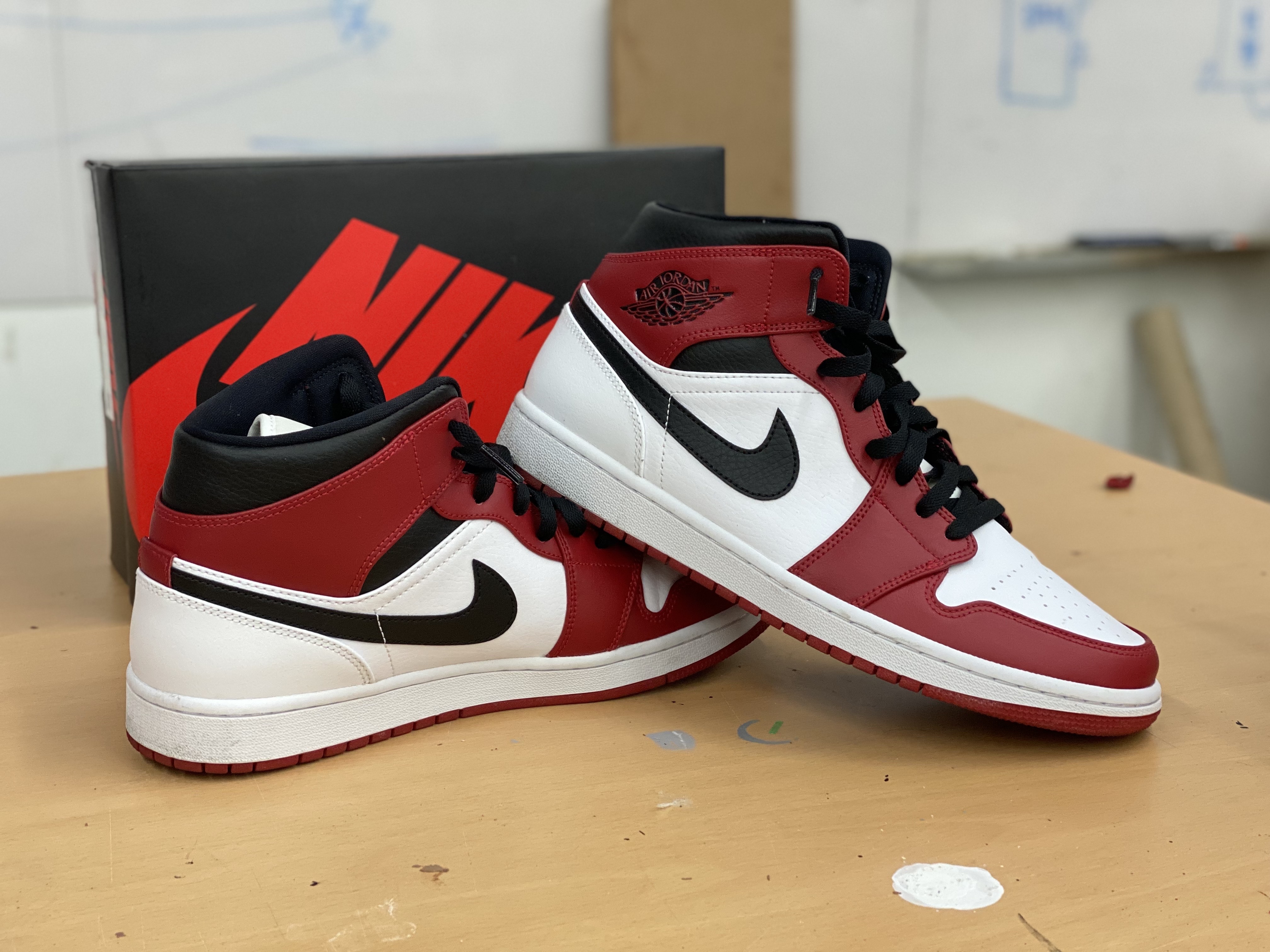Jordan 1 Mid Chicago 2020 착용 스타일 - 1