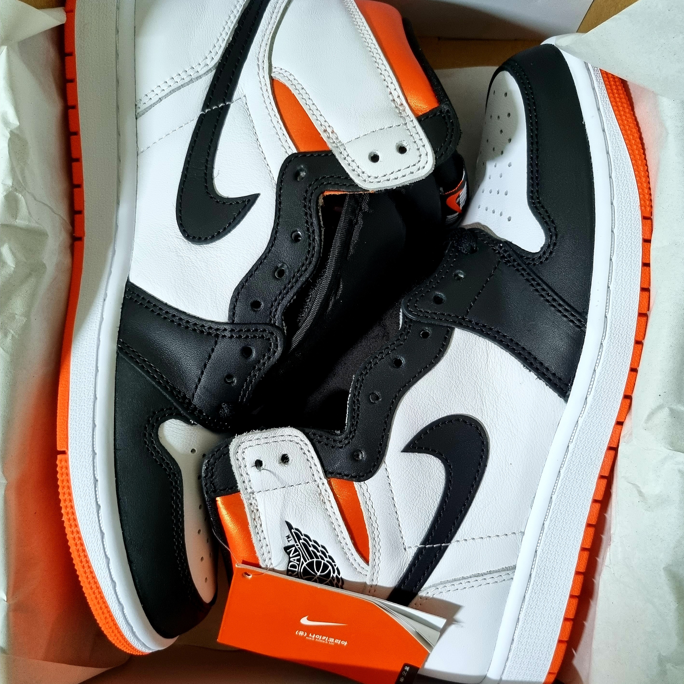 Jordan 1 Retro High OG Electro Orange 착용 스타일 - 1