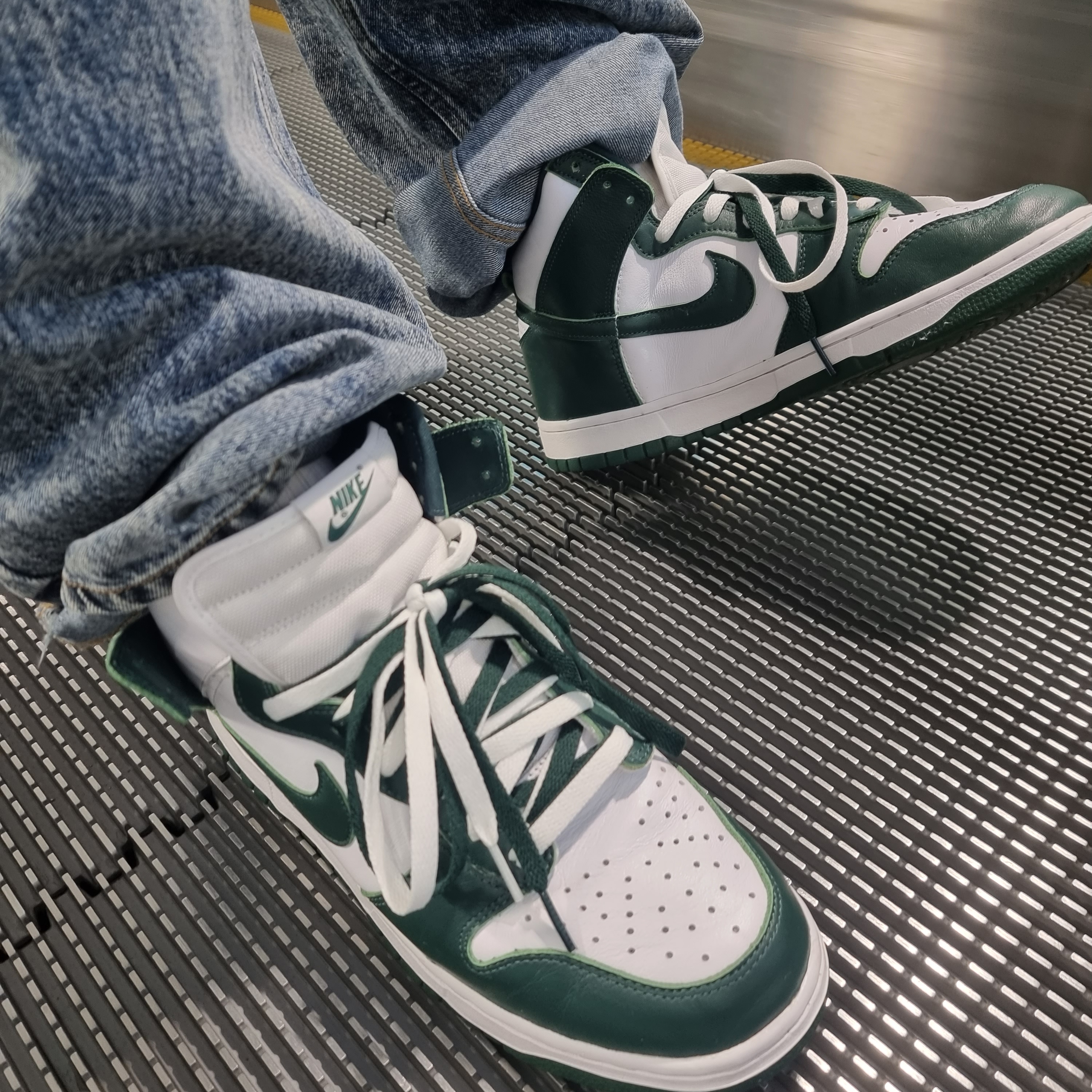 Nike Dunk High SP Spartan Green 착용 스타일 - 2