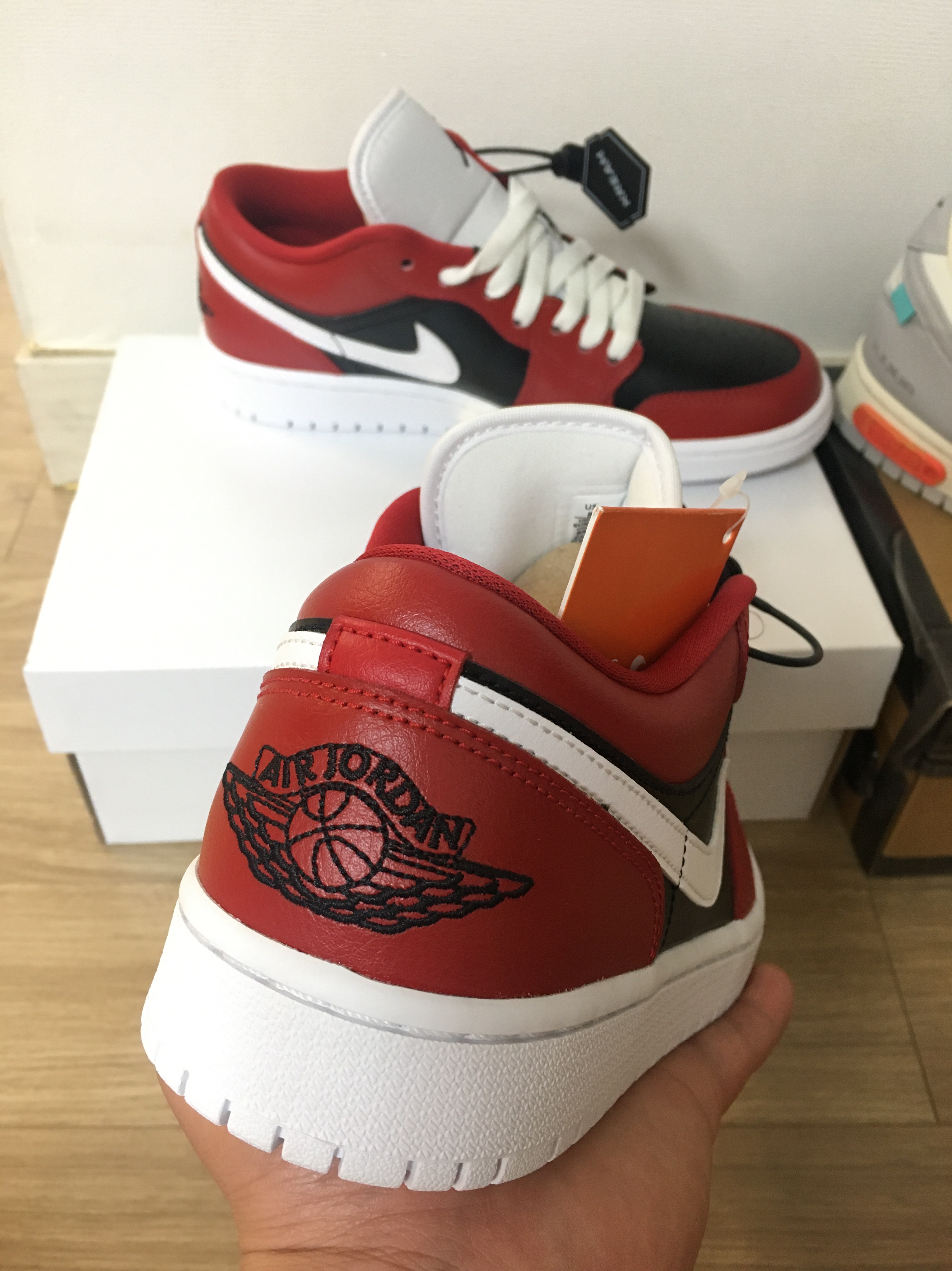 (W) Jordan 1 Low Chicago Flip 착용 스타일 - 2
