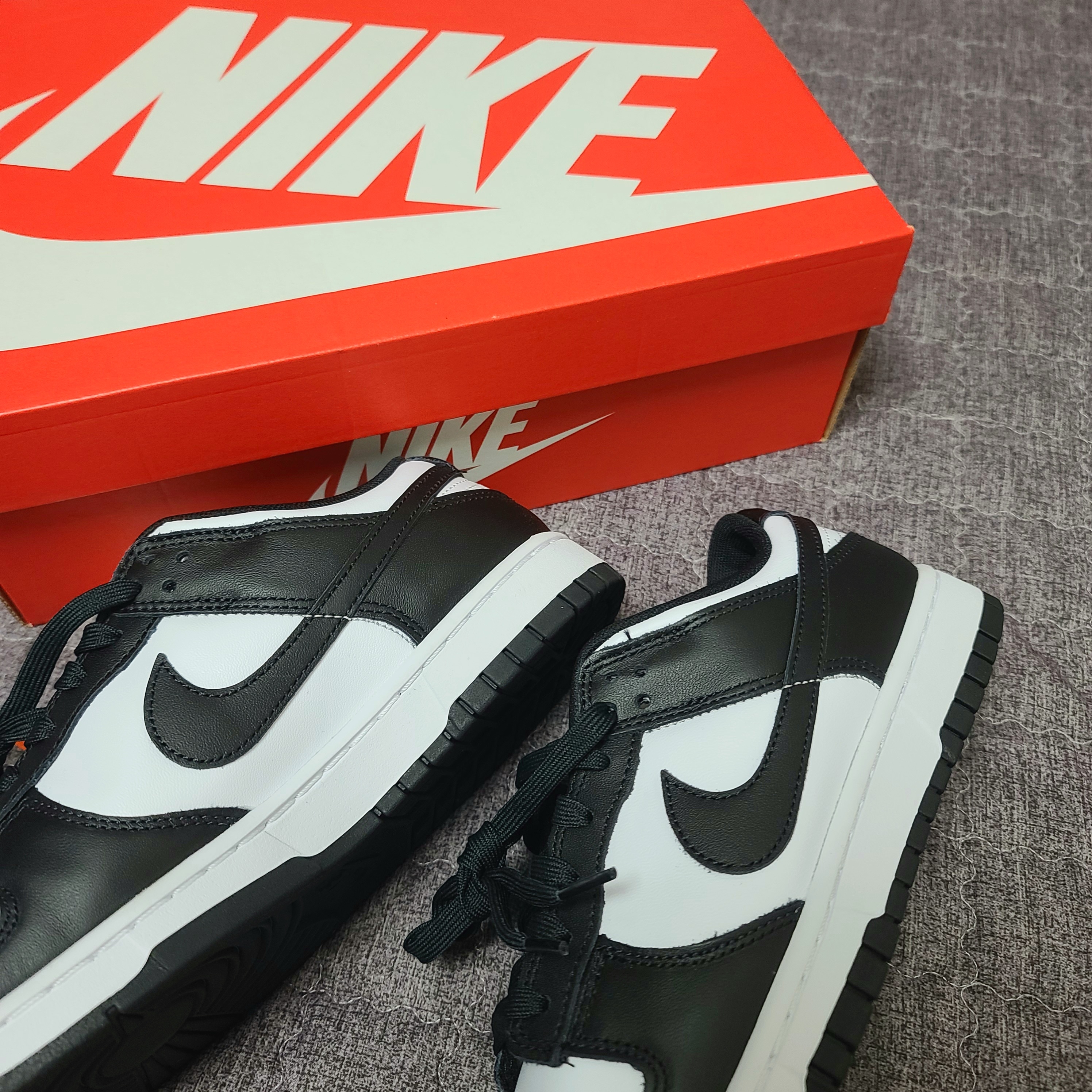 Nike Dunk Low Retro Black 착용 스타일 - 2
