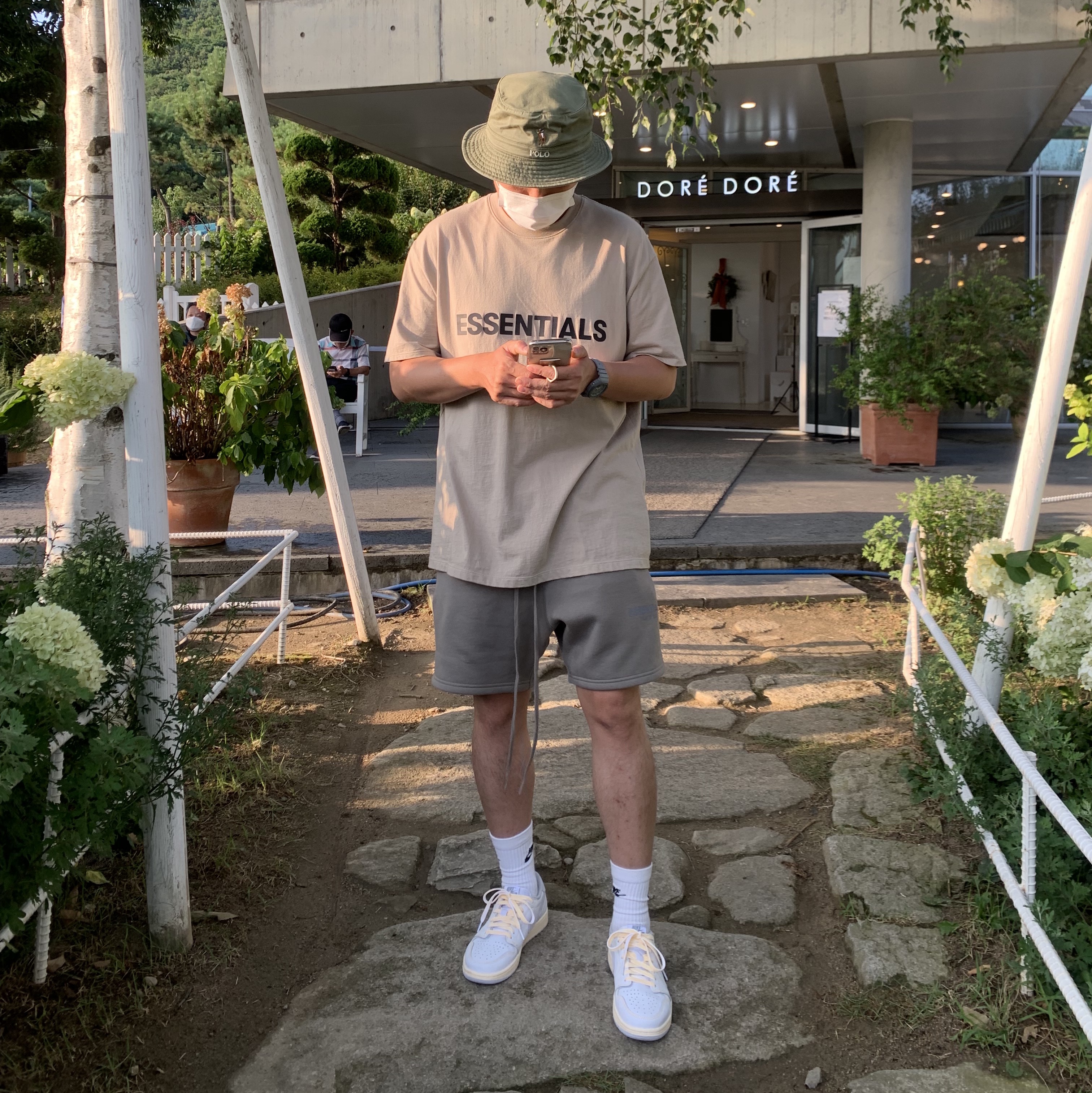 Essentials 3D Silicon Applique Boxy T-Shirt String Tan - 20SS, Essentials Polar Fleece Shorts Grey Flannel/Charcoal - 20SS 착용 스타일