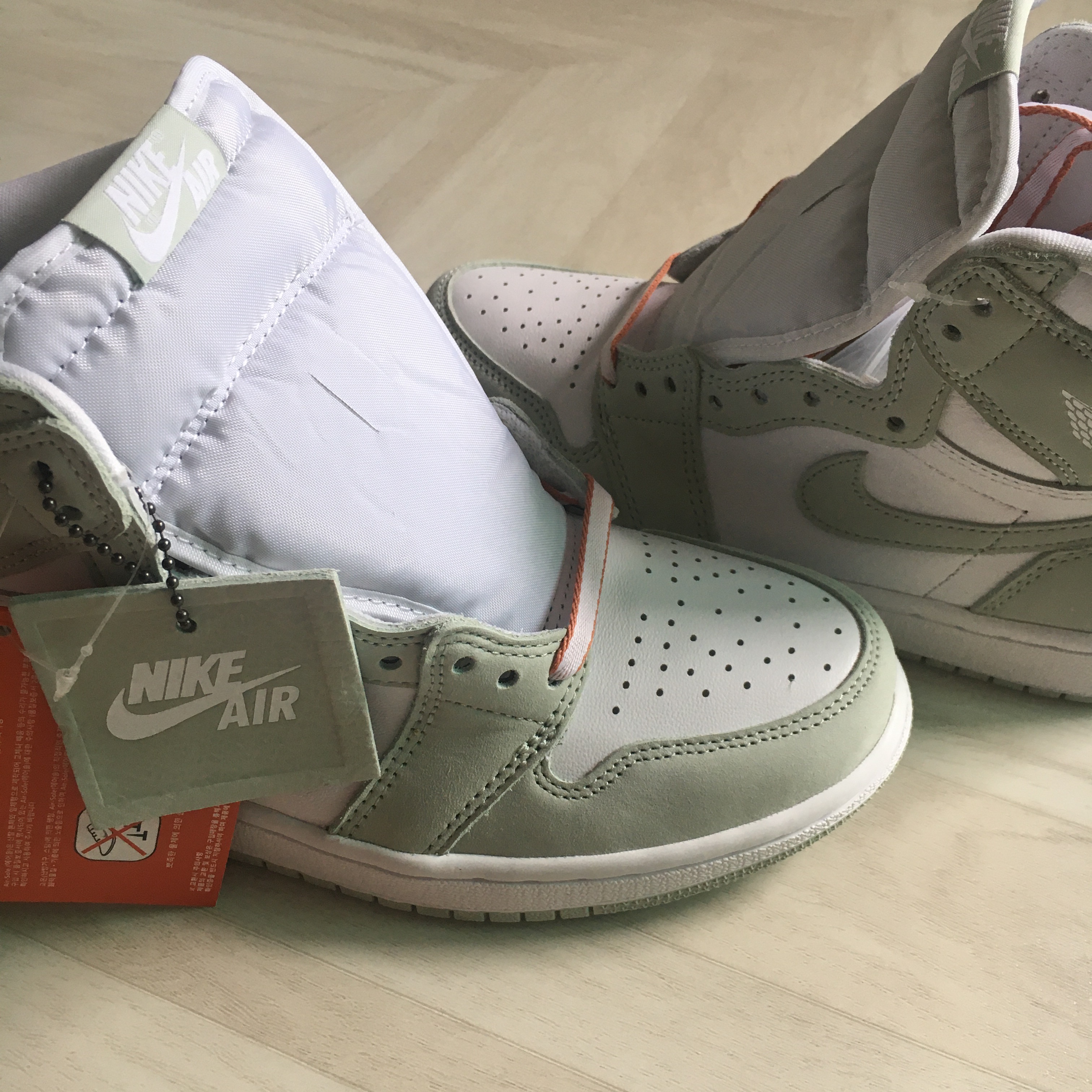 (W) Jordan 1 Retro High OG Seafoam 착용 스타일 - 1