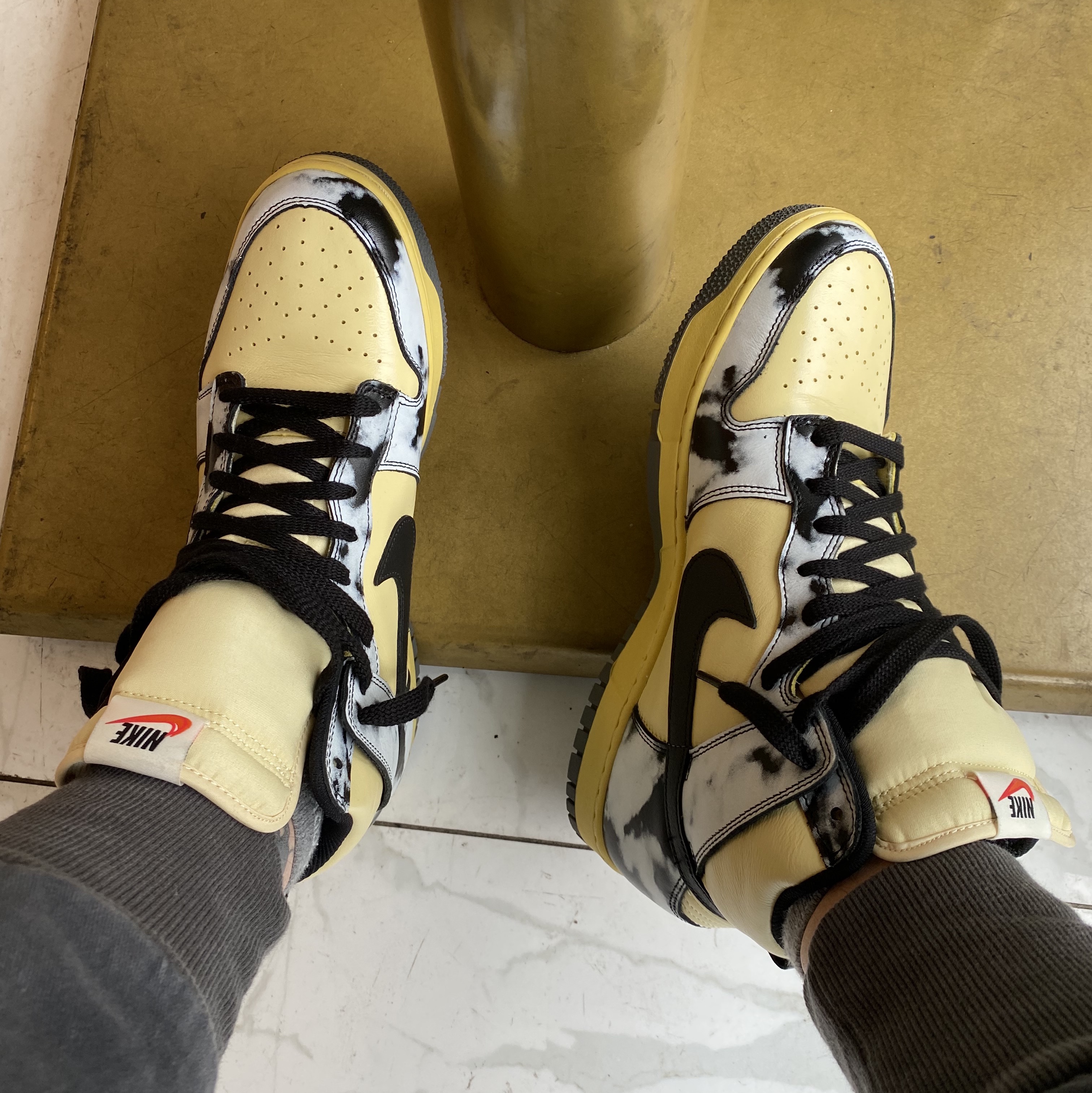 Nike Dunk High 1985 SP Black Acid Wash 착용 스타일
