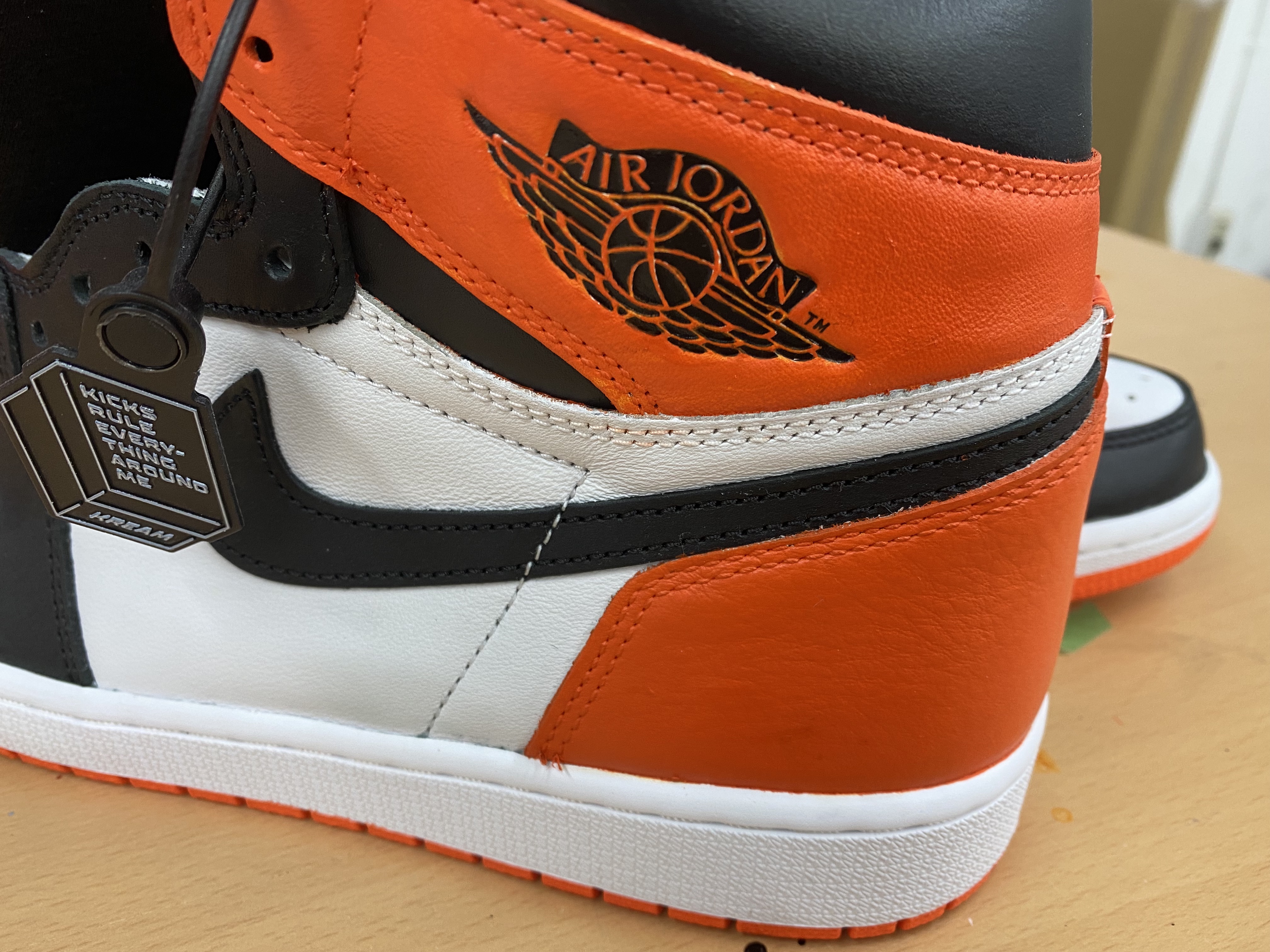Jordan 1 Retro High OG Electro Orange, (GS) Jordan 1 Retro High OG Electro Orange 착용 스타일 - 3