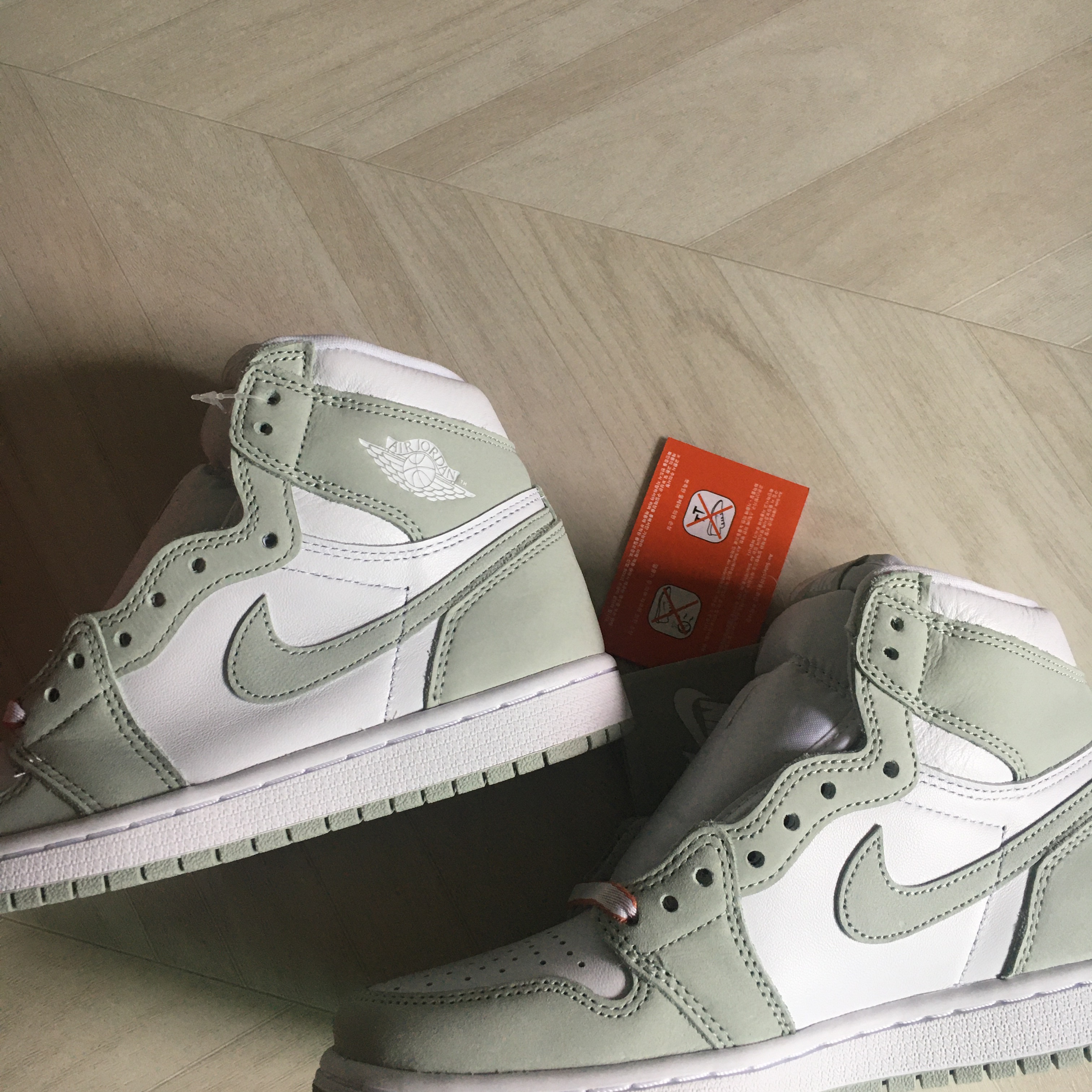 (W) Jordan 1 Retro High OG Seafoam 착용 스타일 - 2