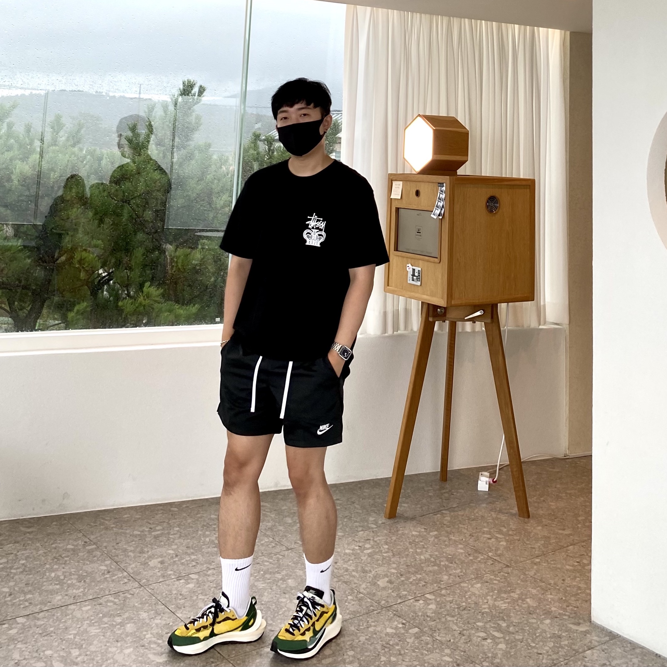 Nike x Sacai VaporWaffle Tour Yellow & Gorge Green Sail, Stussy One World T-Shirt Black 착용 스타일