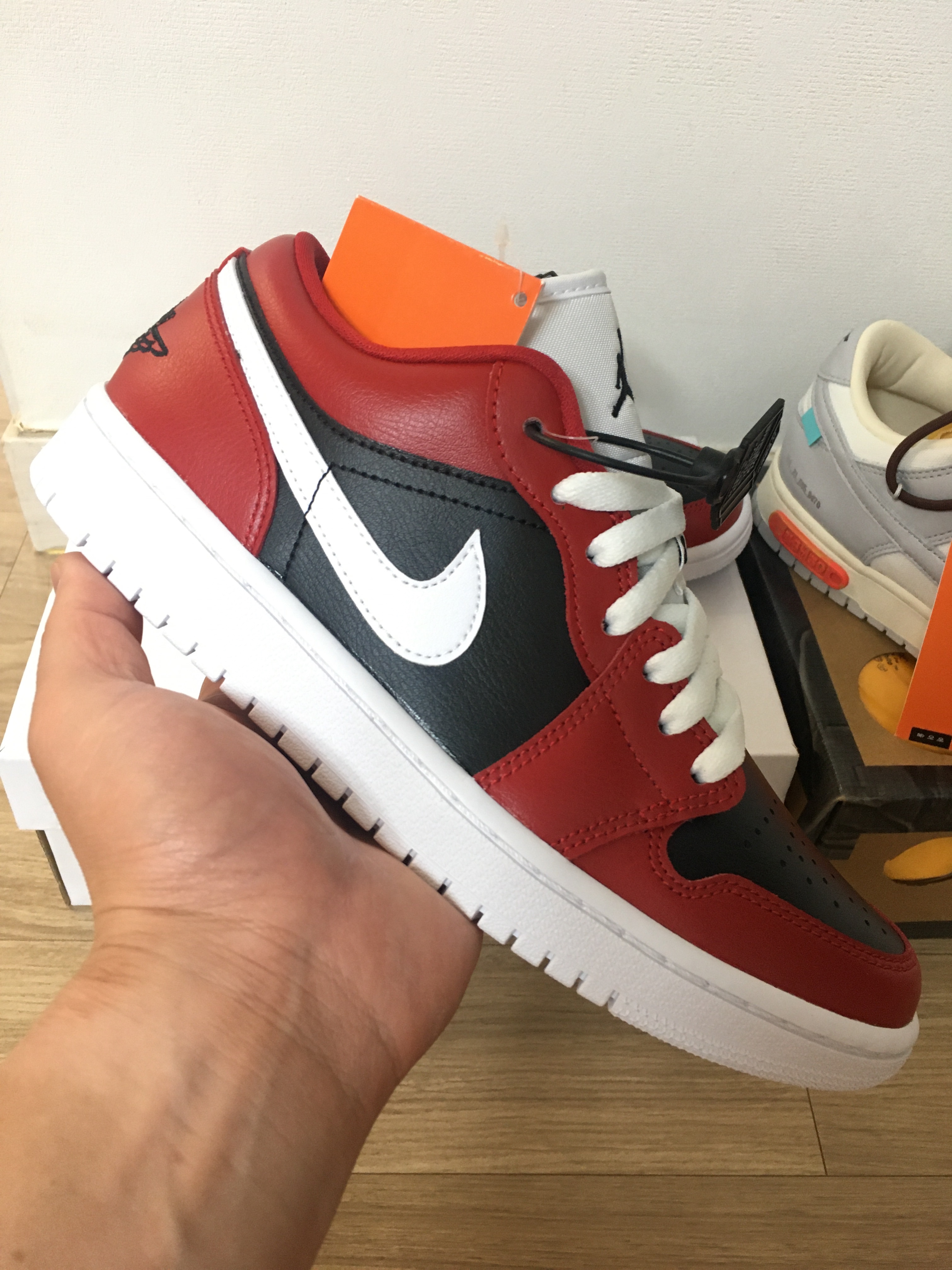 (W) Jordan 1 Low Chicago Flip 착용 스타일 - 1