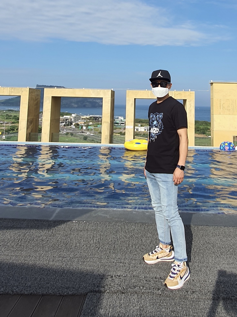 Nike x Sacai VaporWaffle Sesame and Blue Void 착용 스타일