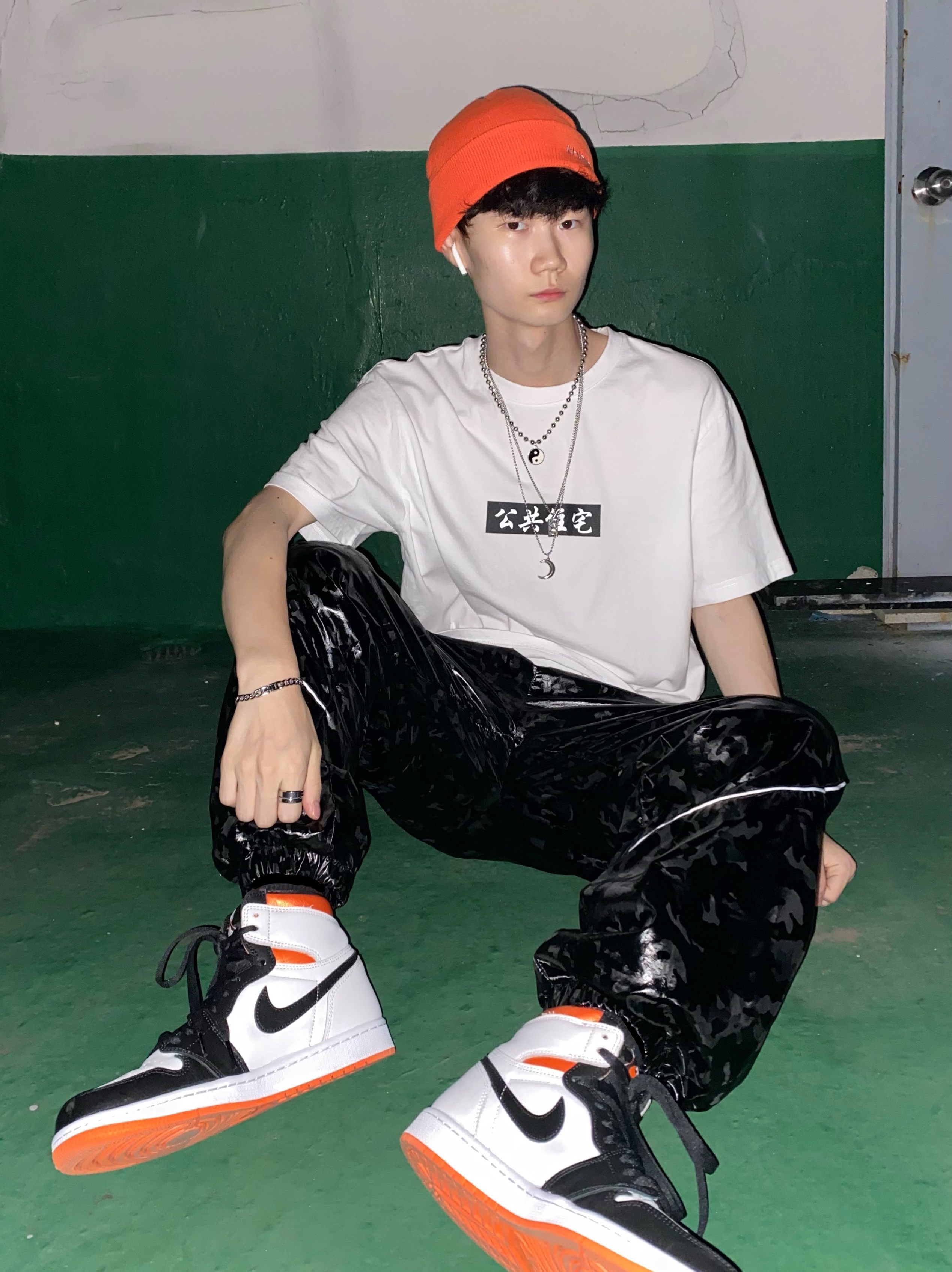 Jordan 1 Retro High OG Electro Orange 착용 스타일 - 1