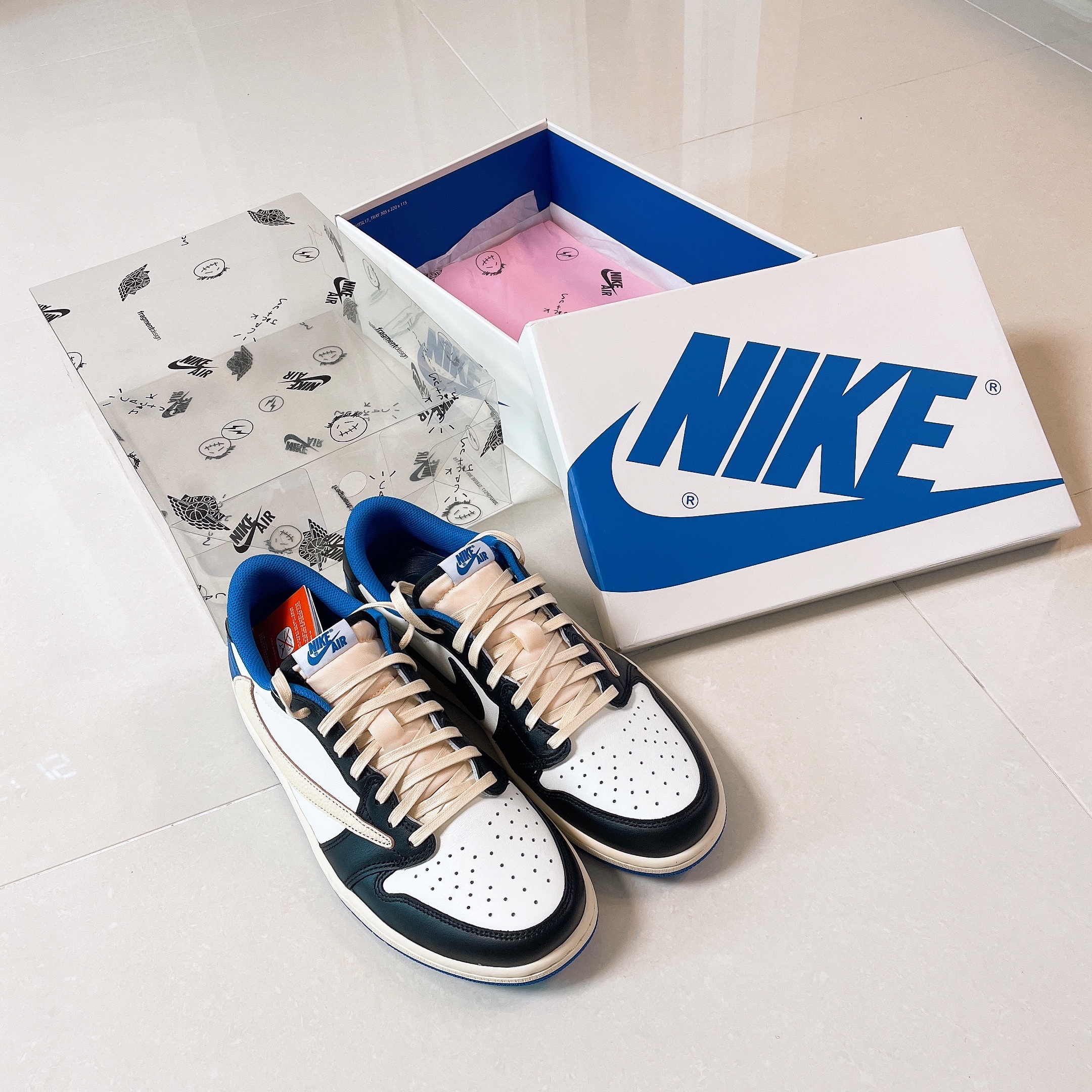 Jordan 1 x Travis Scott x Fragment Retro Low OG SP Military Blue 착용 스타일 - 2