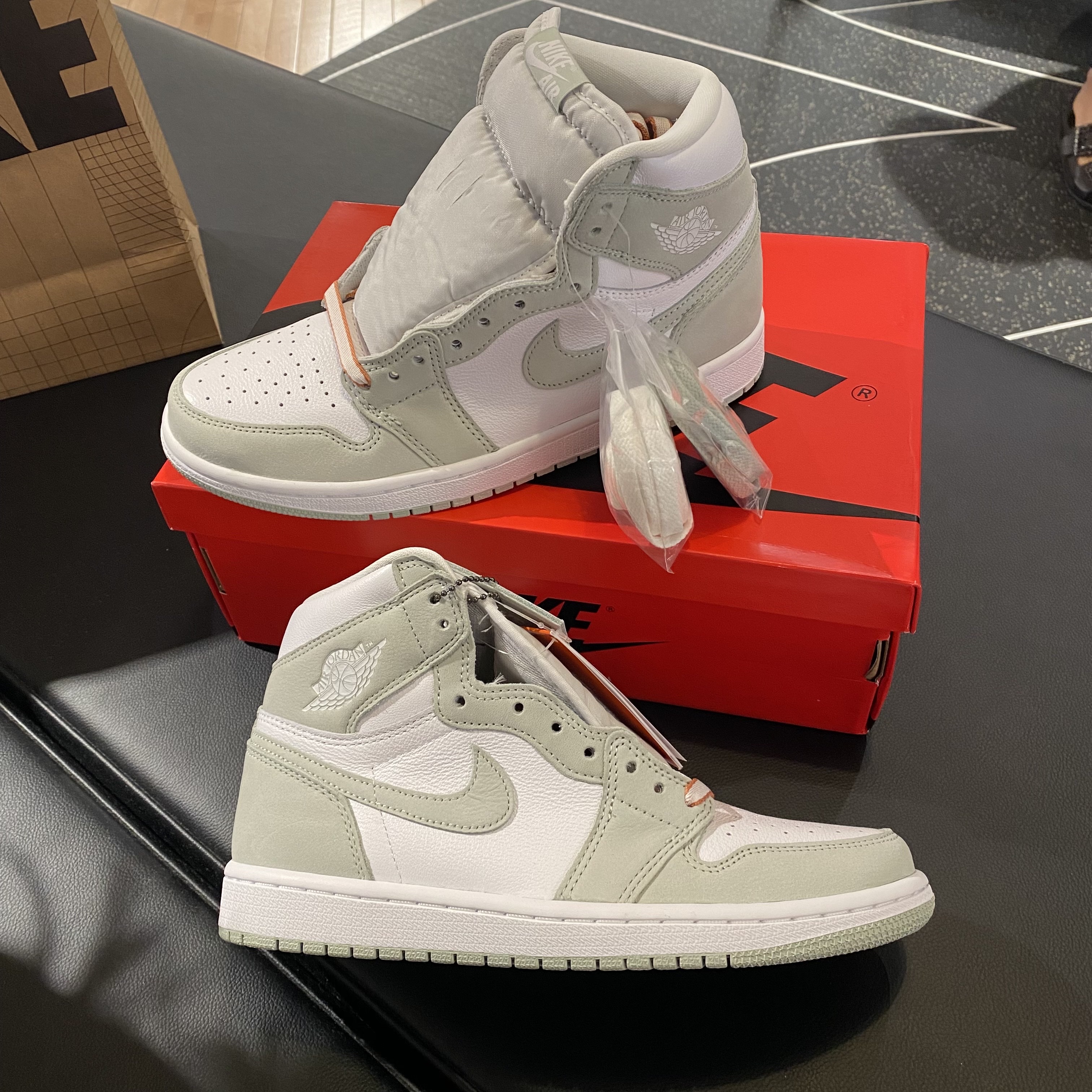 (W) Jordan 1 Retro High OG Seafoam 착용 스타일