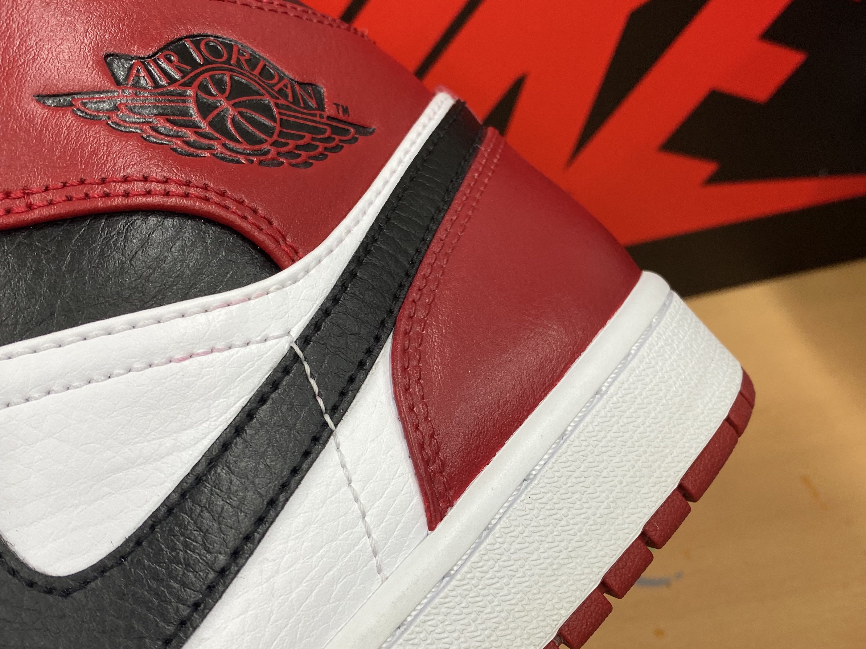 Jordan 1 Mid Chicago 2020 착용 스타일 - 3