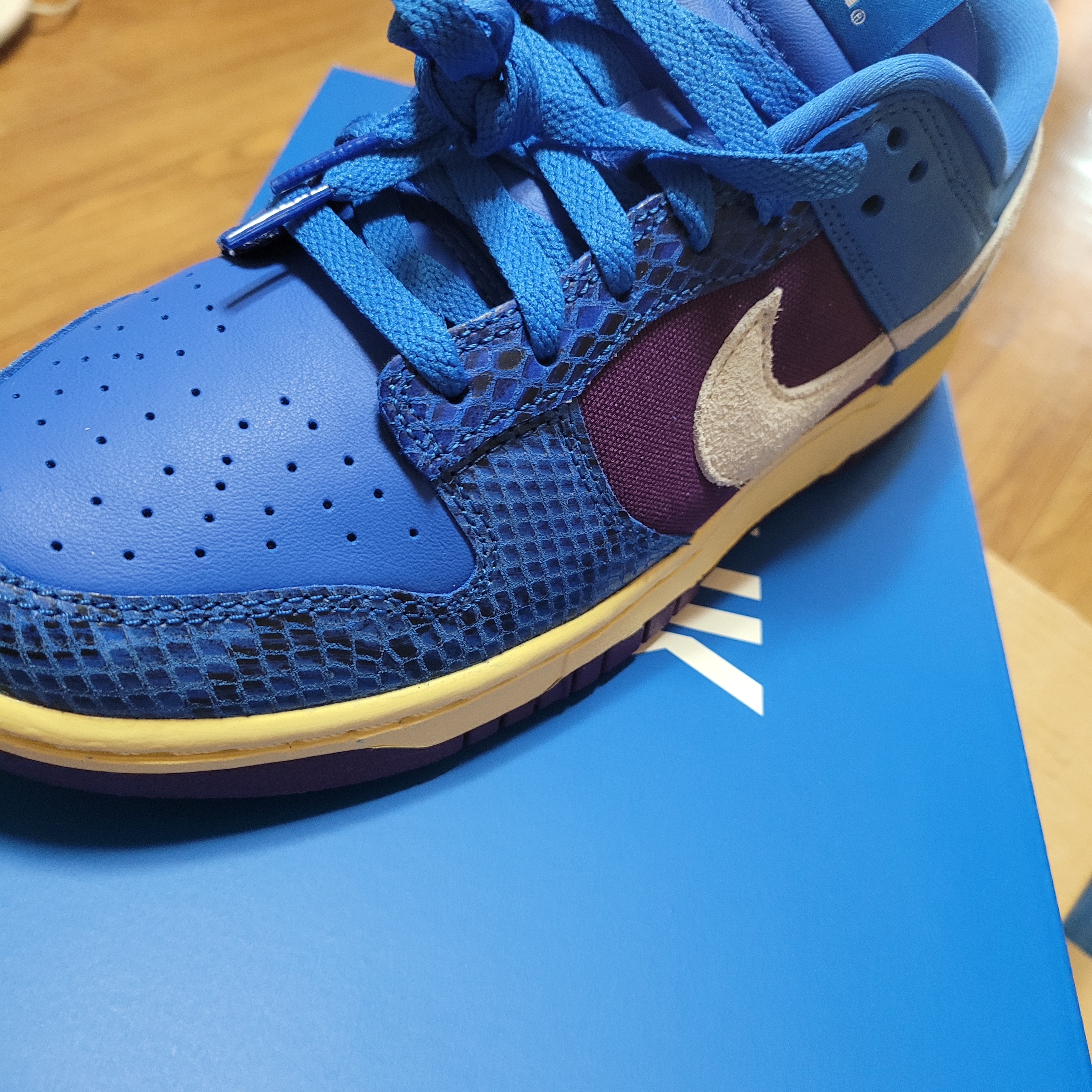 Nike x Undefeated Dunk Low SP 5 On It 착용 스타일 - 2