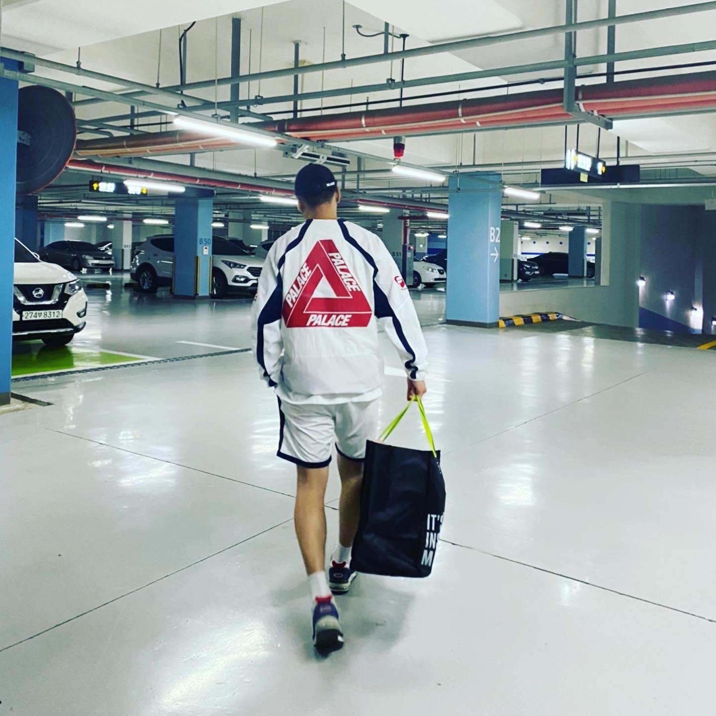 Palace Sports Shell Crew White - 21SS, Palace Sports Shell Shorts White - 21SS 착용 스타일 - 4
