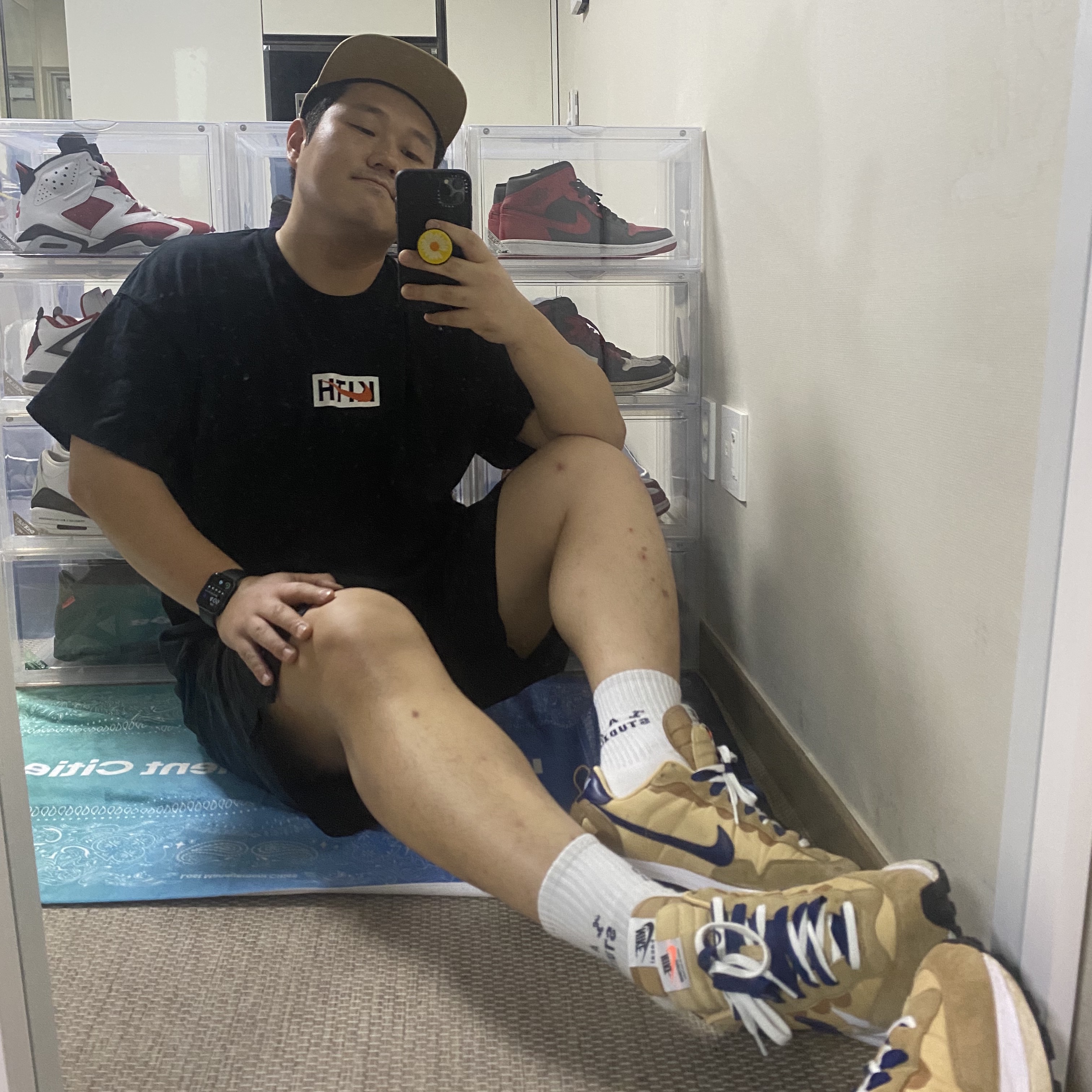IAB Studio Woven Shorts Black, Nike x Kith New York Knicks T-Shirt Black 착용 스타일