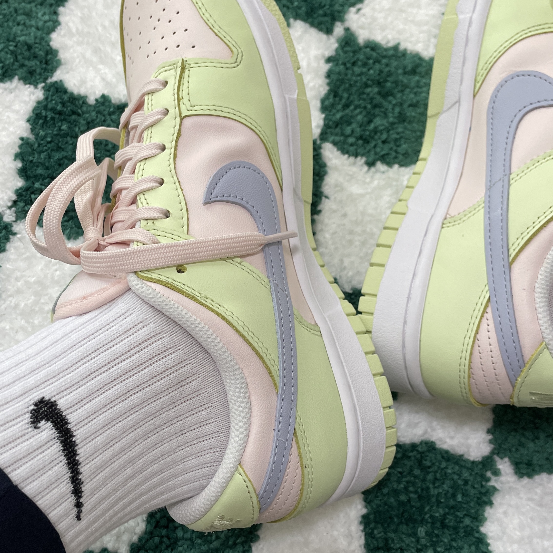 (W) Nike Dunk Low Light Soft Pink 착용 스타일