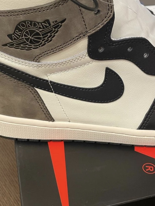 Jordan 1 Retro High OG Black Mocha 착용 스타일