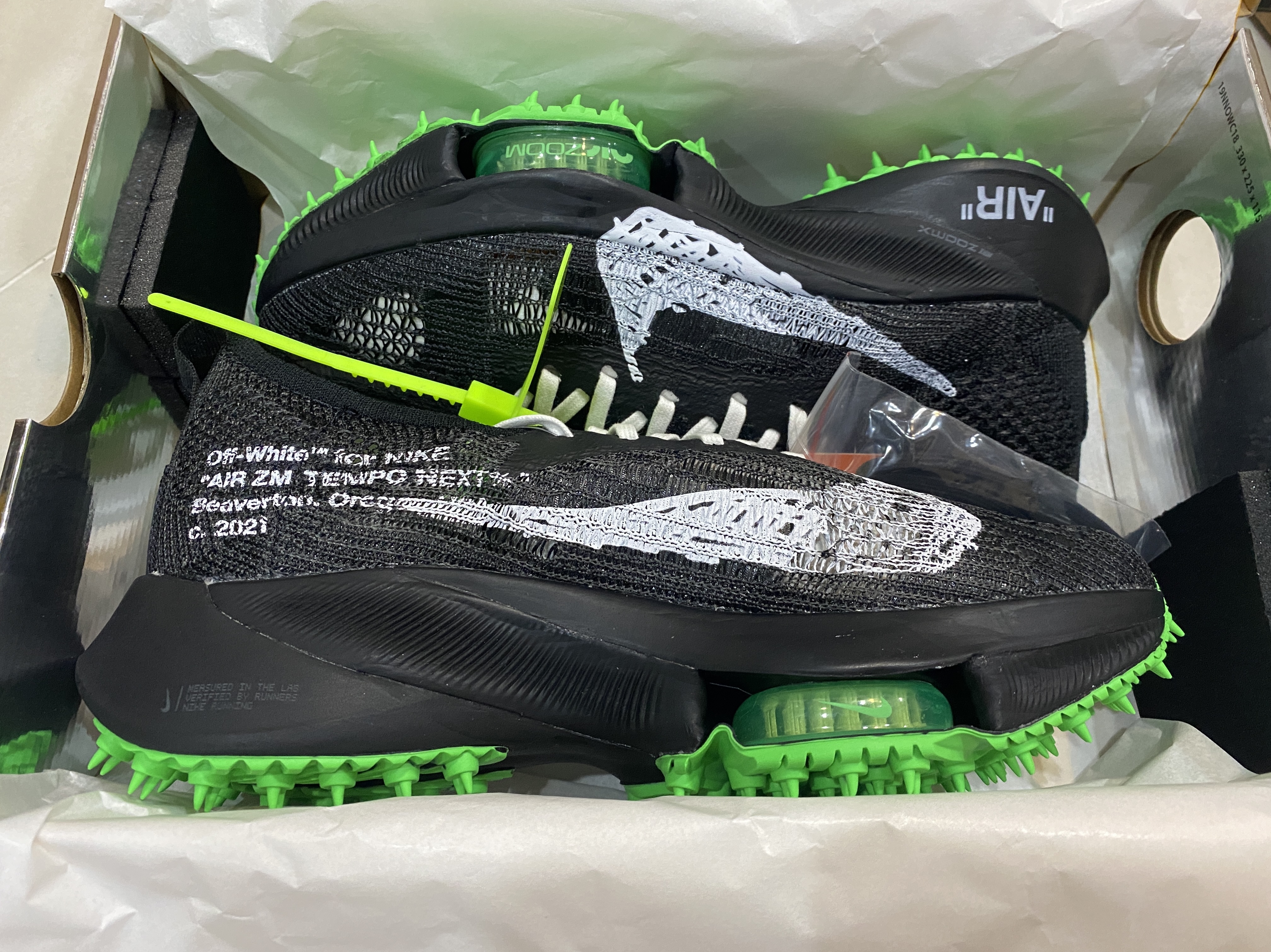 Nike x Off-White Air Zoom Tempo Next% Black 착용 스타일