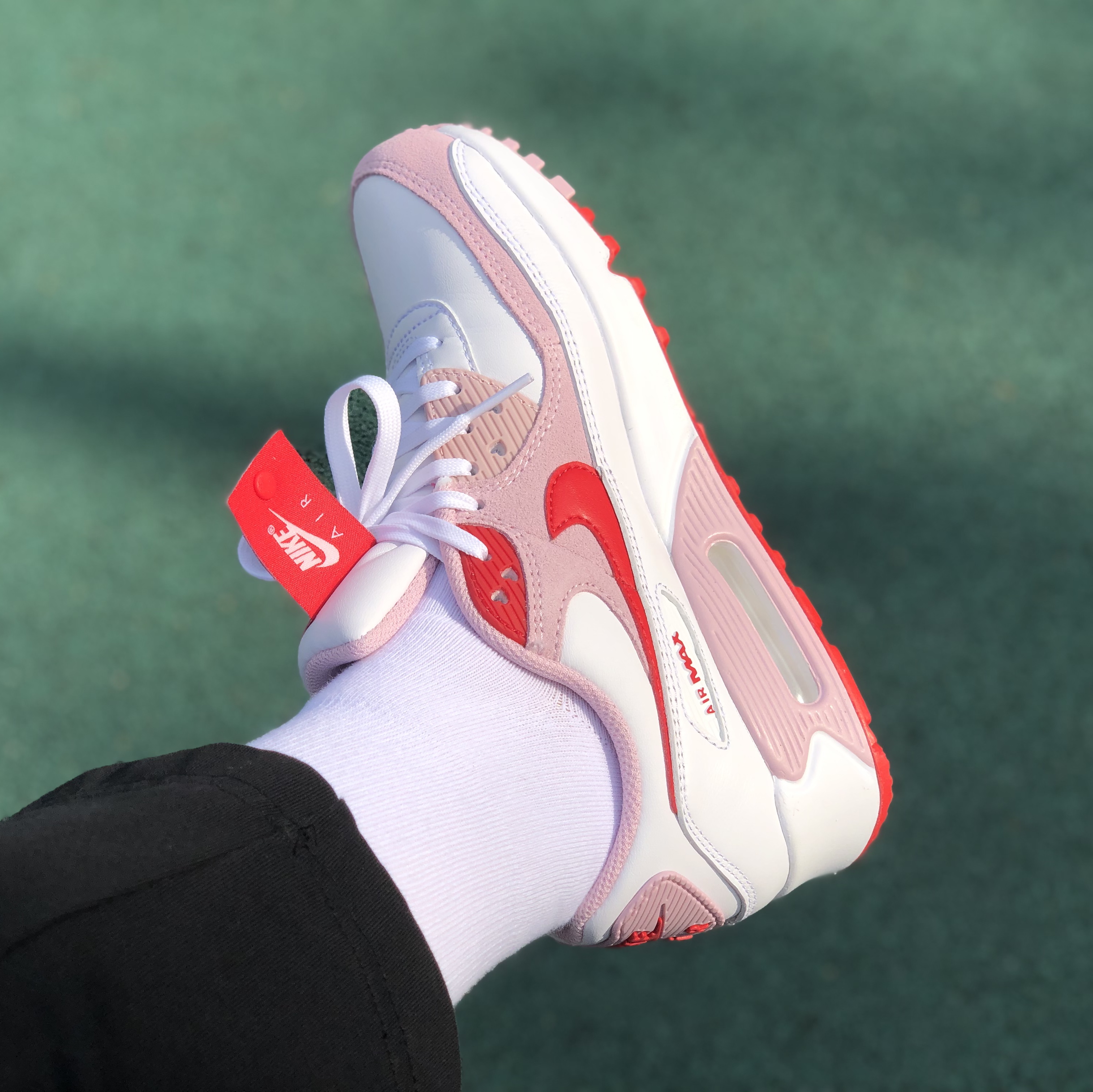 (W) Nike Air Max 90 QS Valentine's Day 착용 스타일