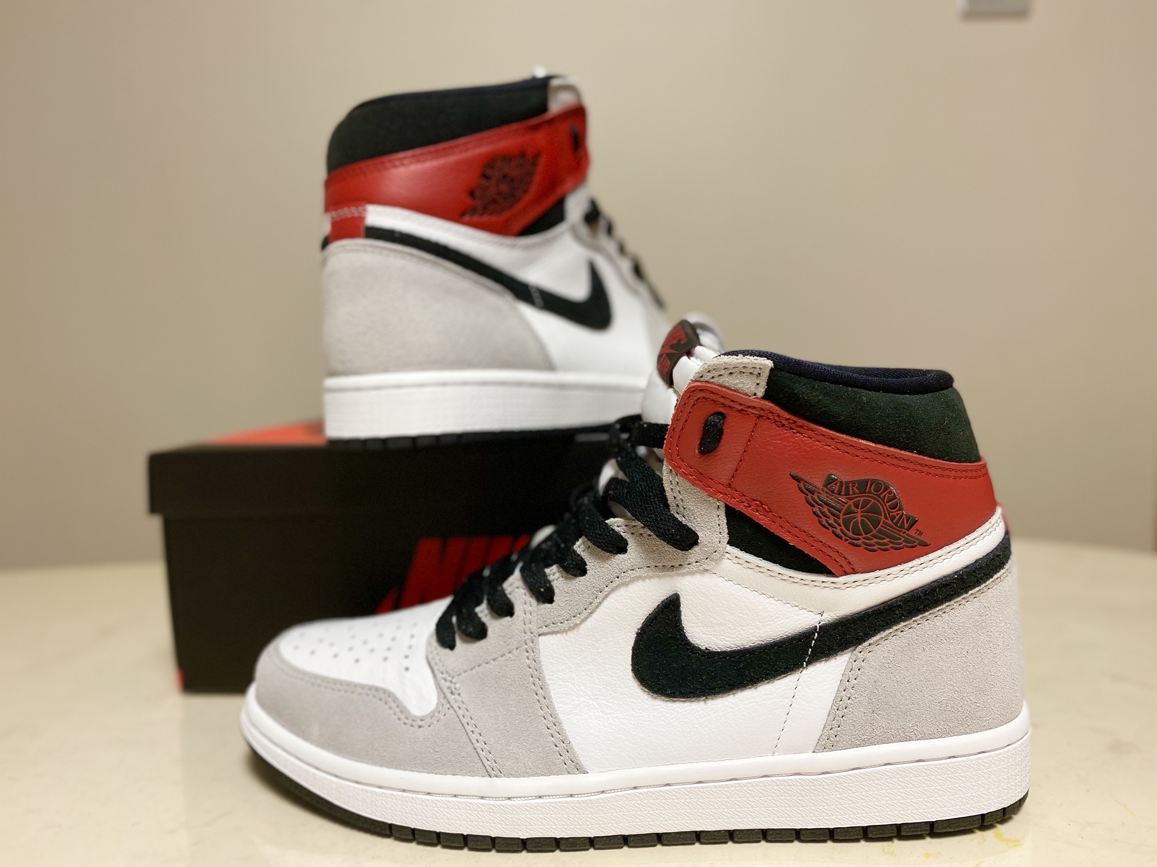 Jordan 1 Retro High OG Light Smoke Grey 착용 스타일 - 4