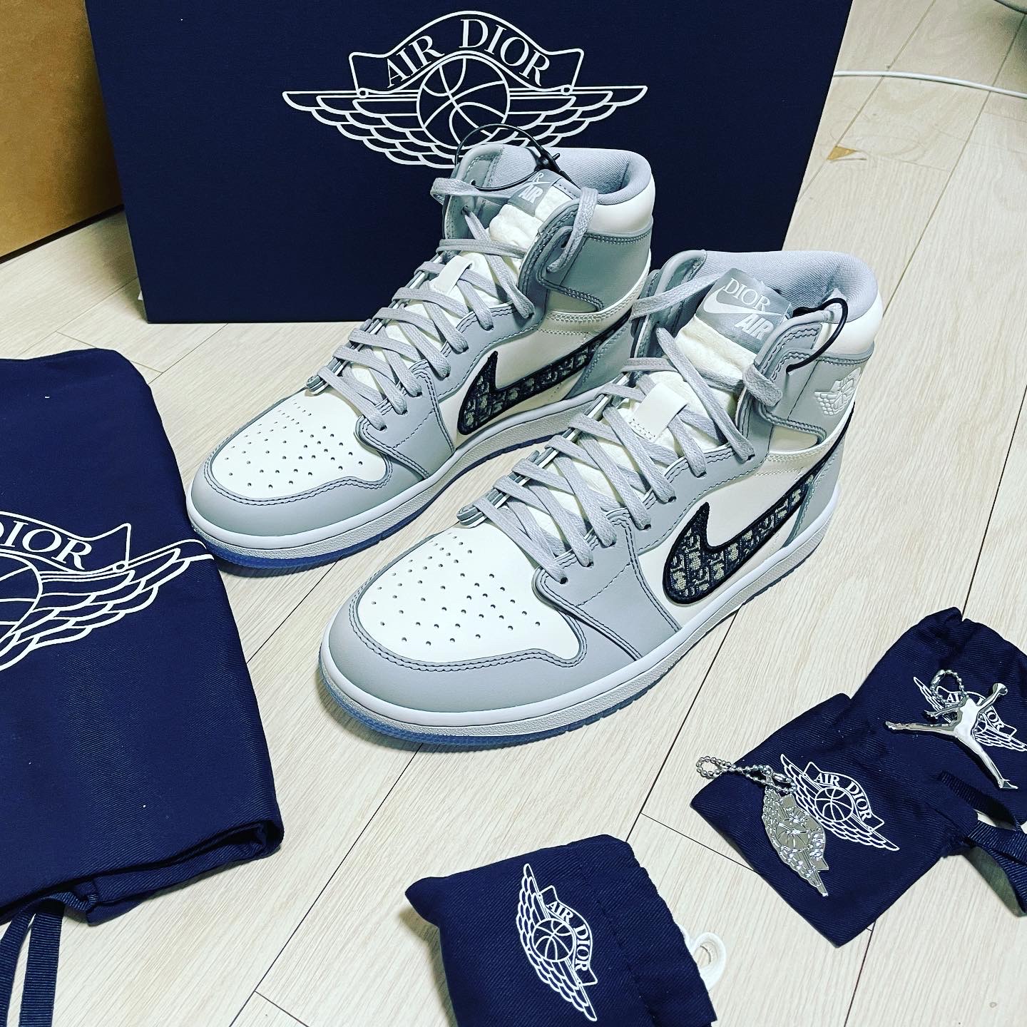 Jordan 1 x Dior High OG 착용 스타일 - 1