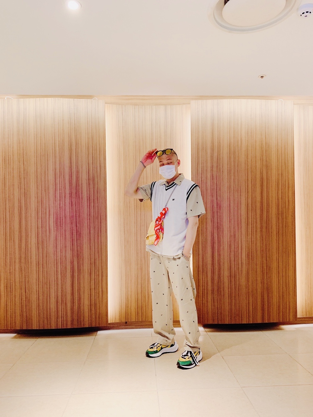 Nike x Sacai VaporWaffle Tour Yellow & Gorge Green Sail 착용 스타일 - 5