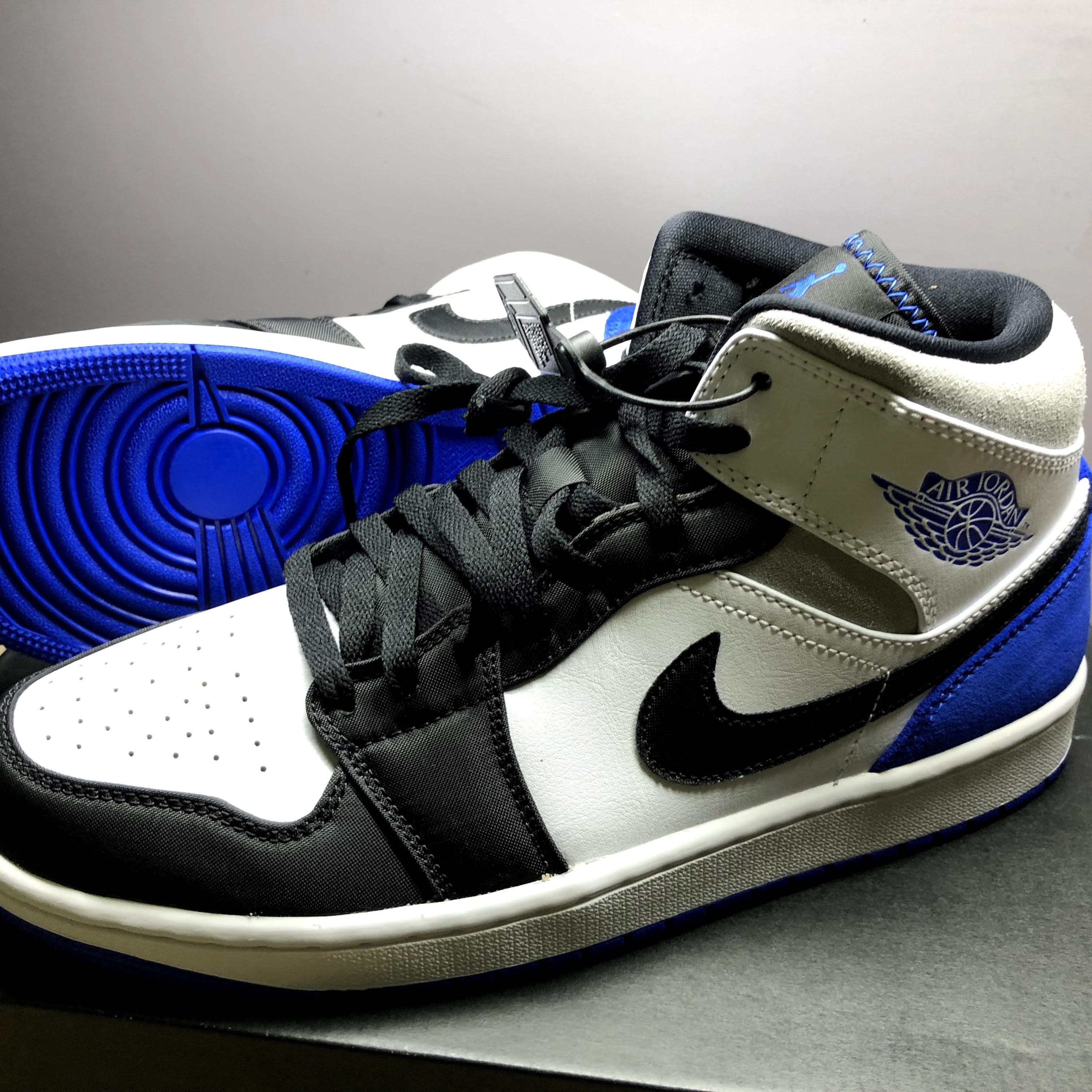 Jordan 1 Mid SE Hyper Royal 착용 스타일 - 1