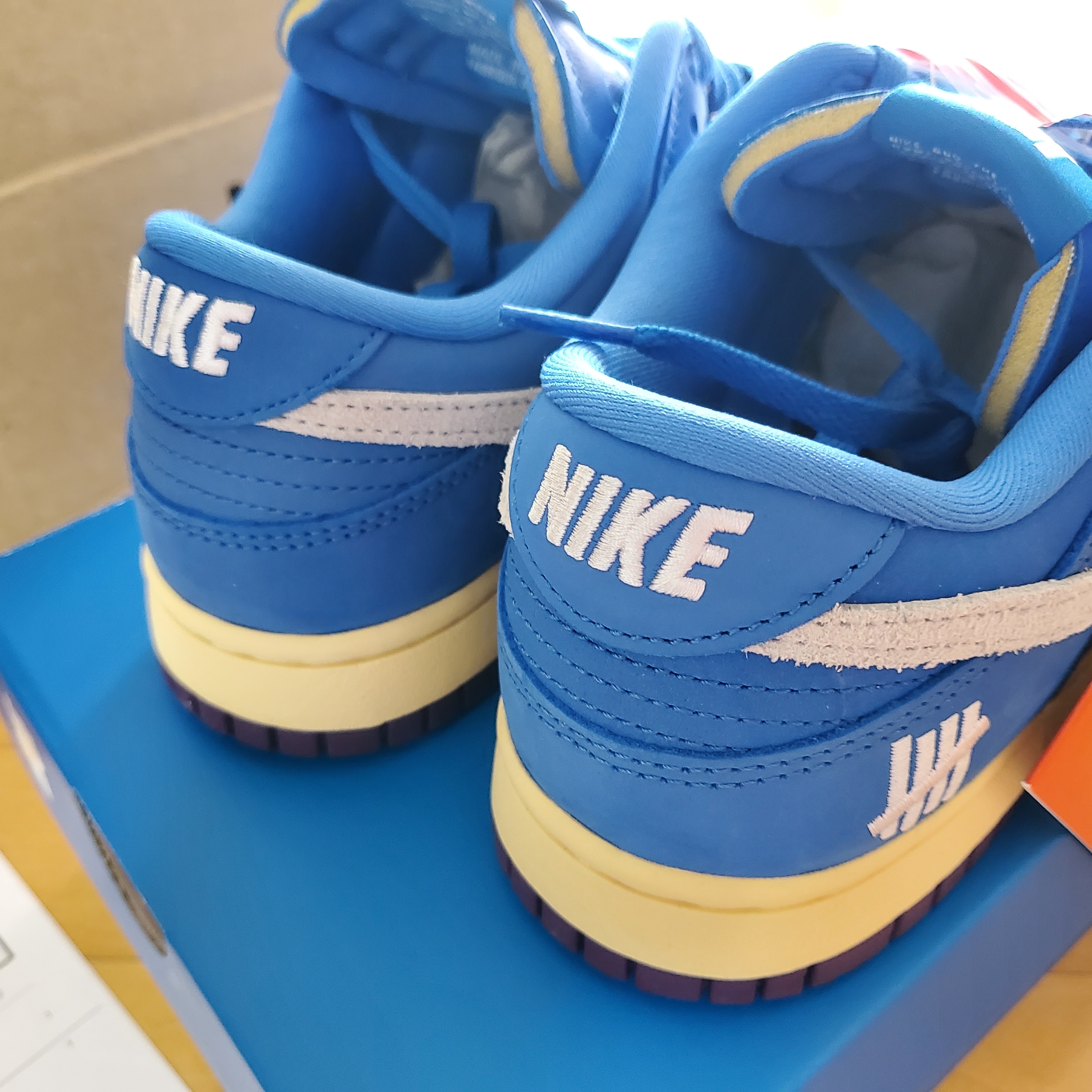 Nike x Undefeated Dunk Low SP 5 On It 착용 스타일 - 5