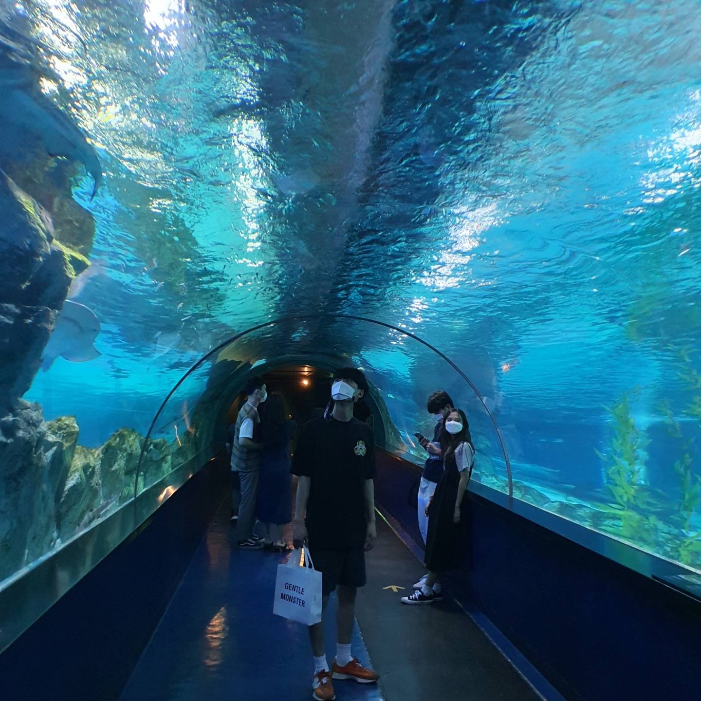 Palace Bio Hazard T-Shirt Black - 21SS, New Balance 327 Orange 착용 스타일 - 1