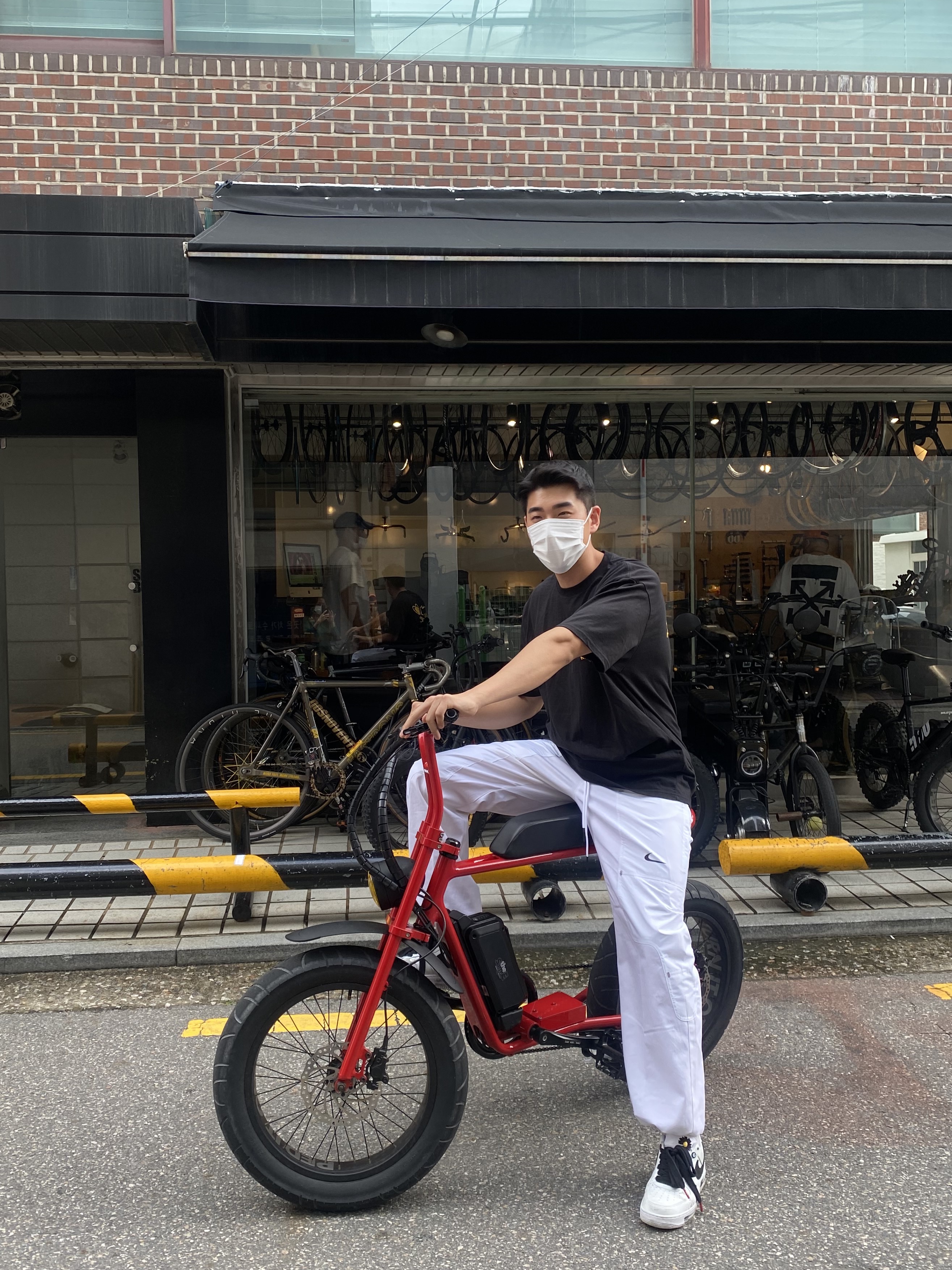 Nike x Off-White NRG Pants White, Nike x Peaceminusone Air Force 1 Low Para-Noise 2.0 착용 스타일 - 1