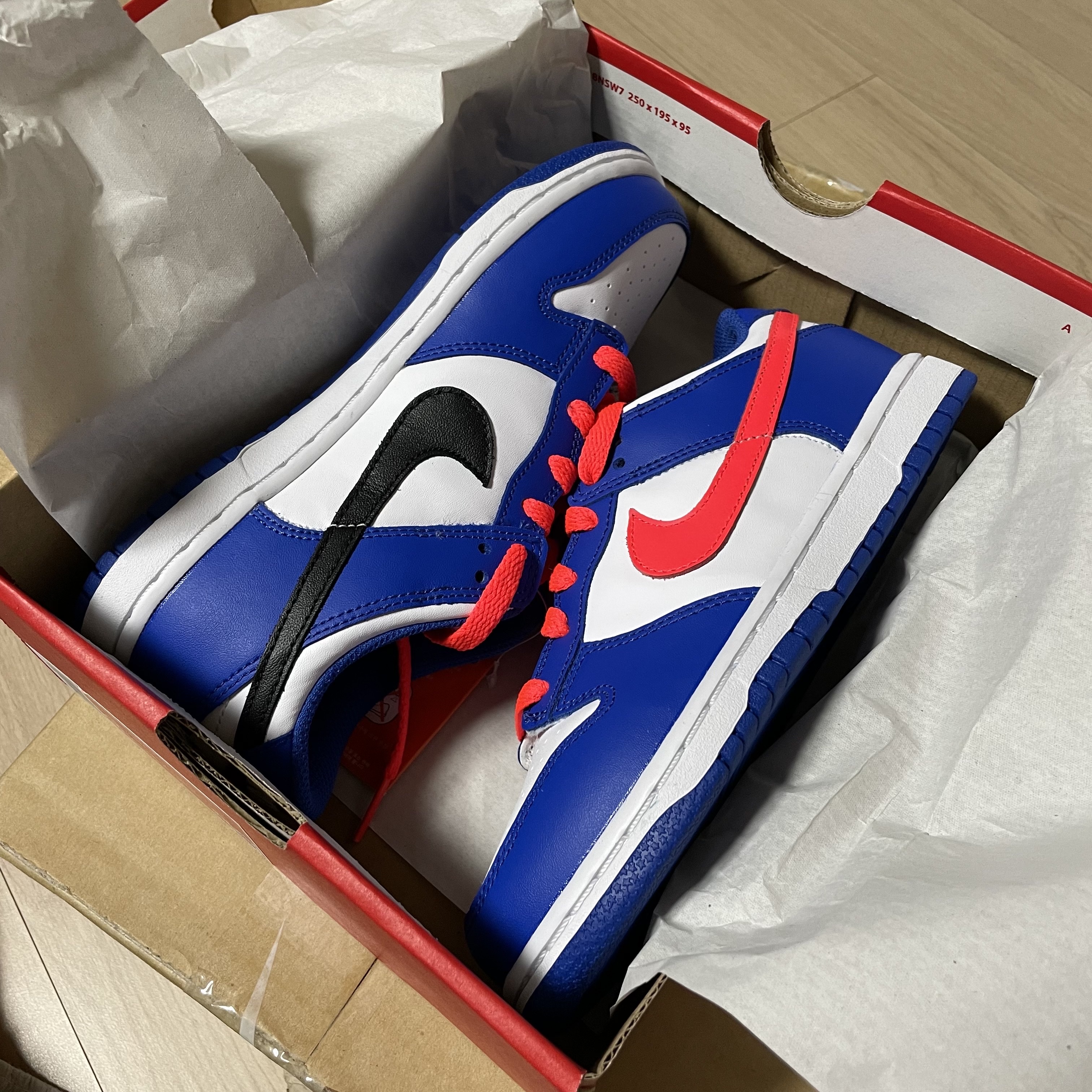 (GS) Nike Dunk Low Bright Crimson Game Royal 착용 스타일 - 1
