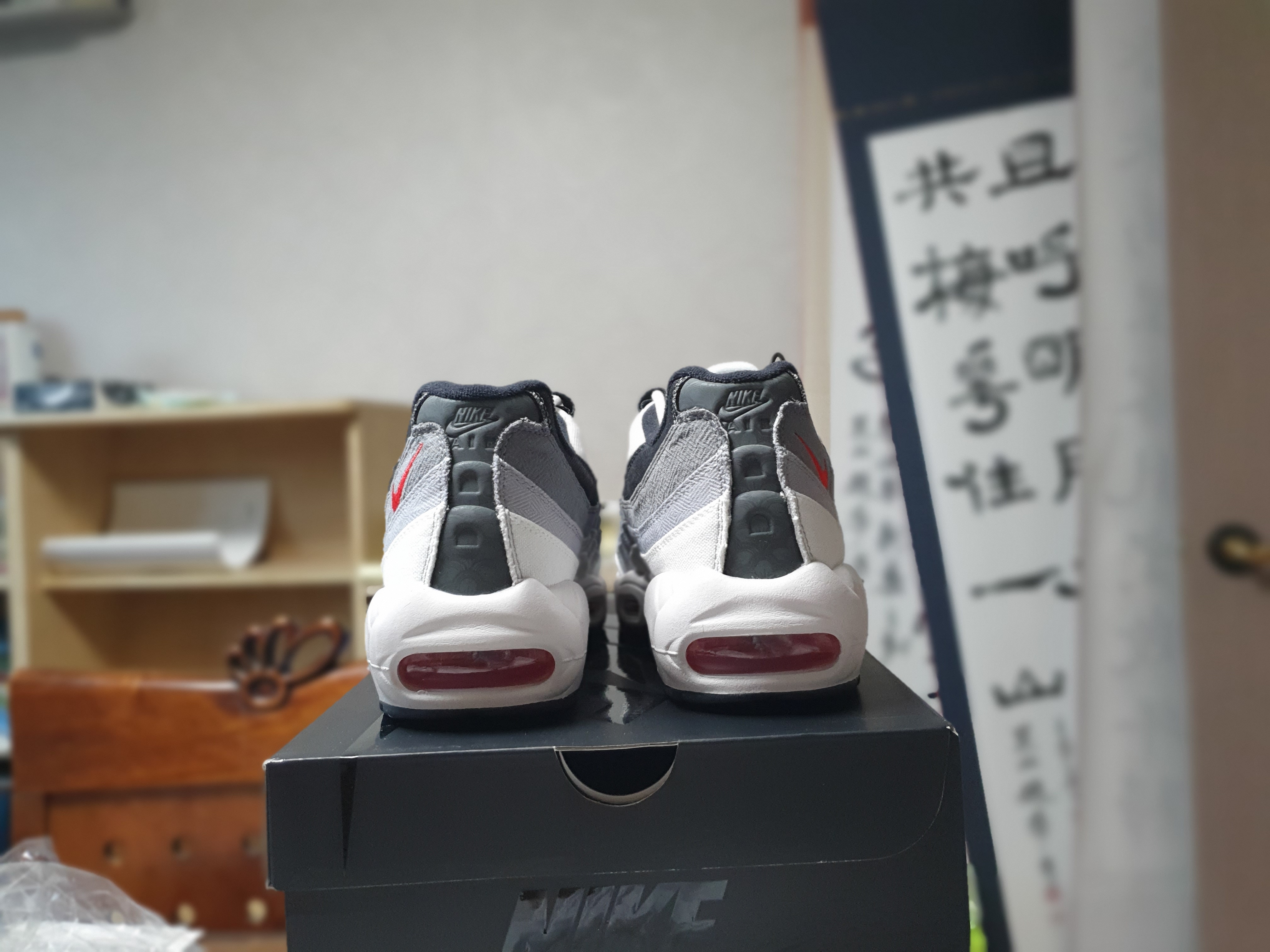 Nike Air Max 95 QS Smoke Grey 착용 스타일 - 3